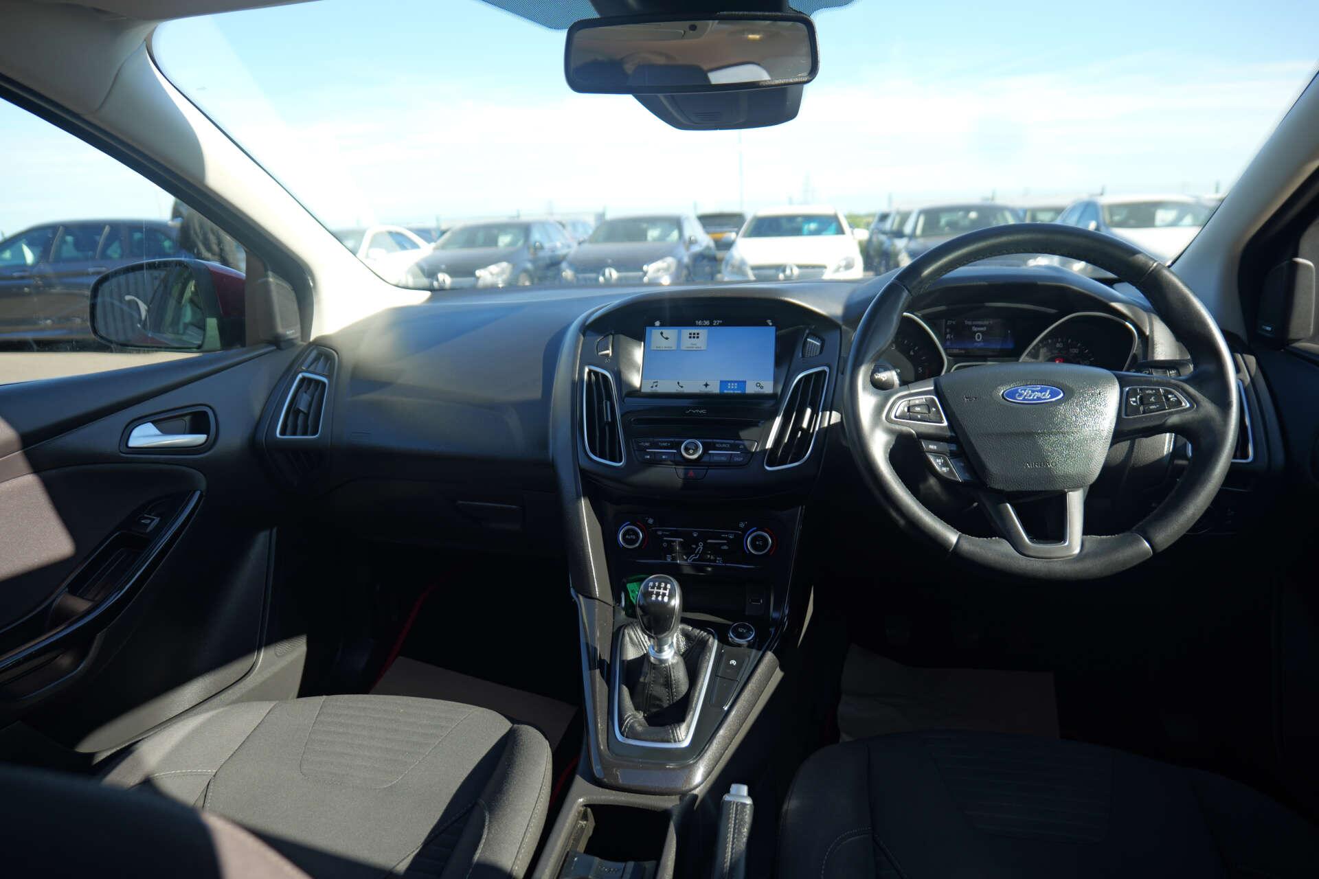Ford Focus view 21