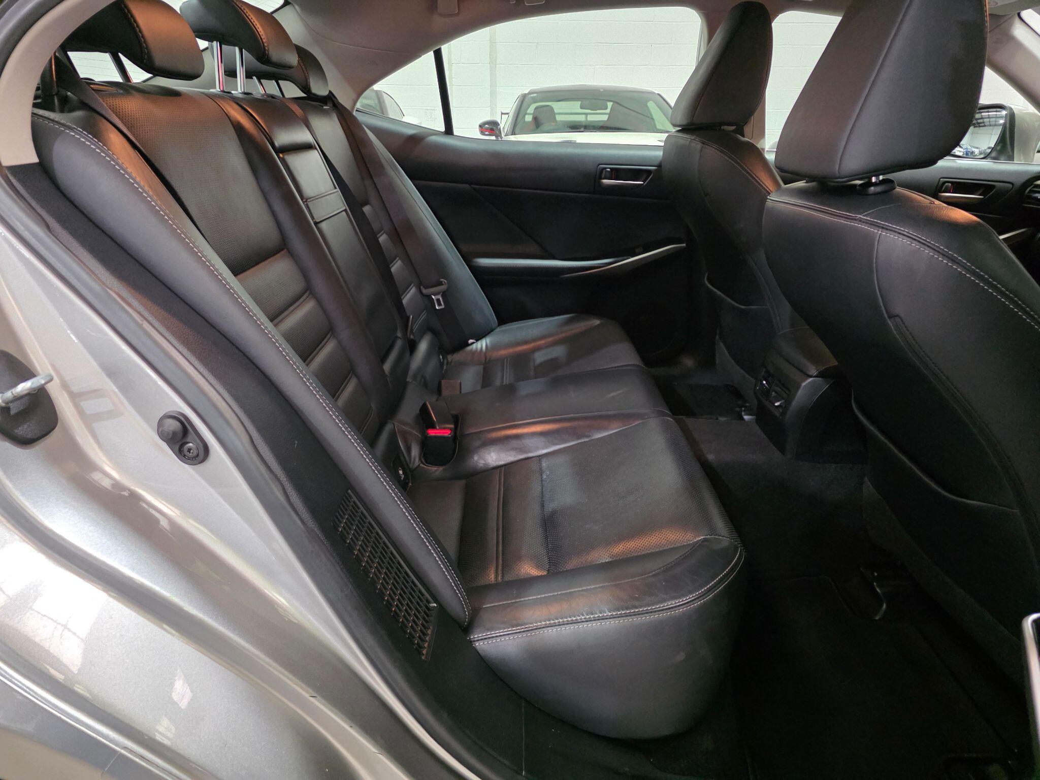 Lexus Is view 22
