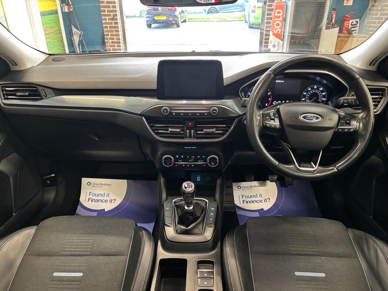 Ford Focus view 21