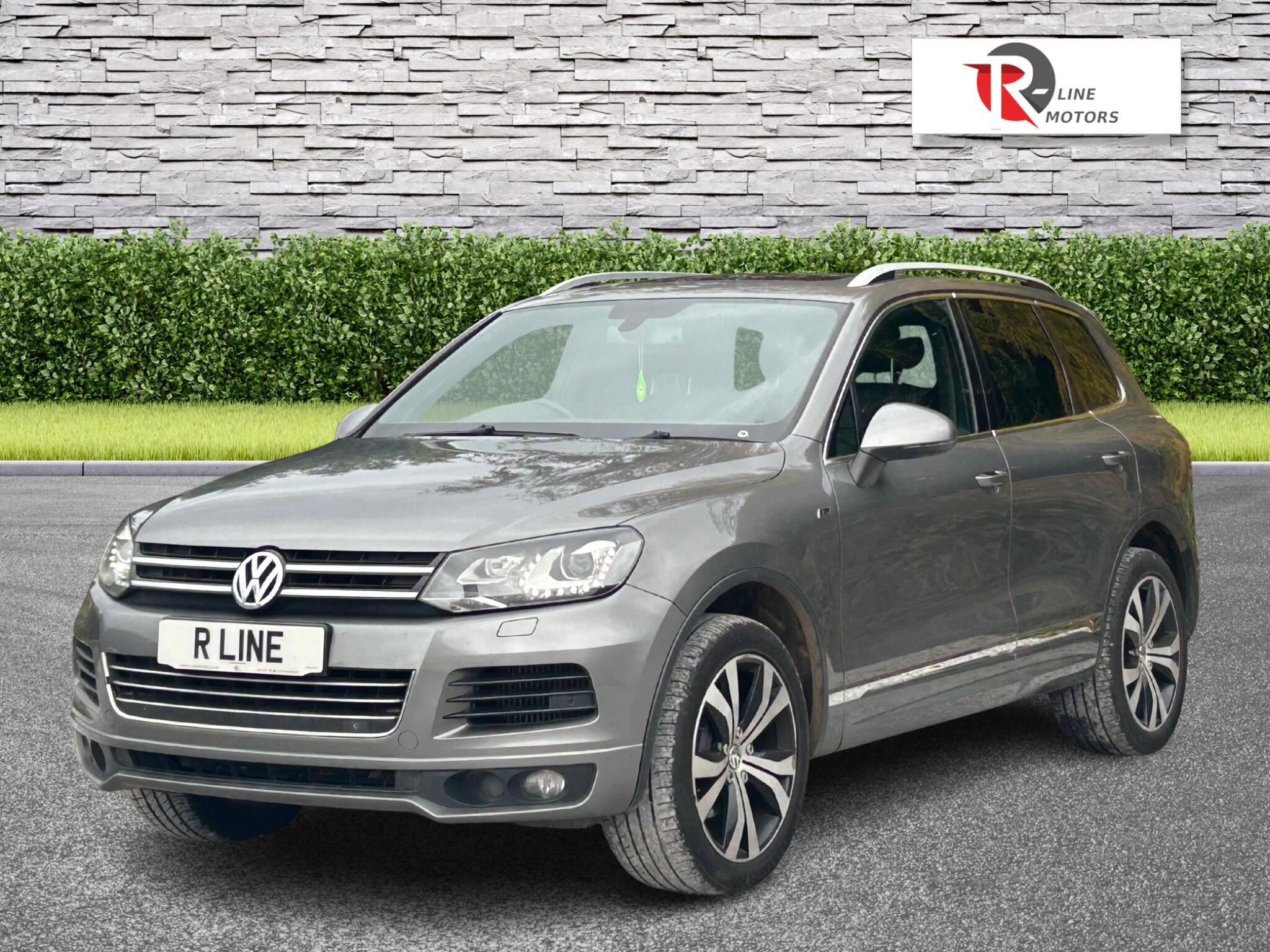 Volkswagen Touareg view 6