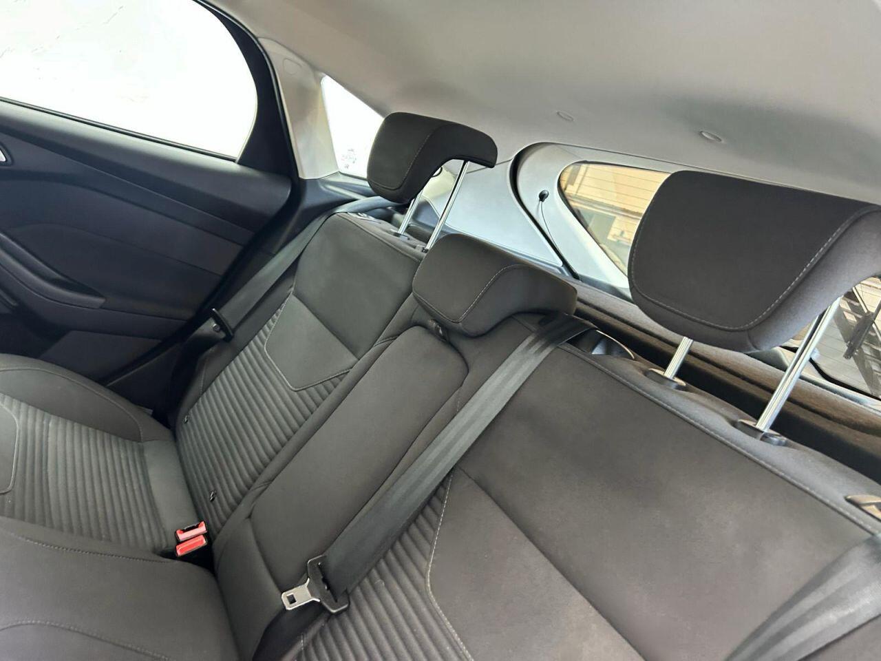 Ford Focus view 19