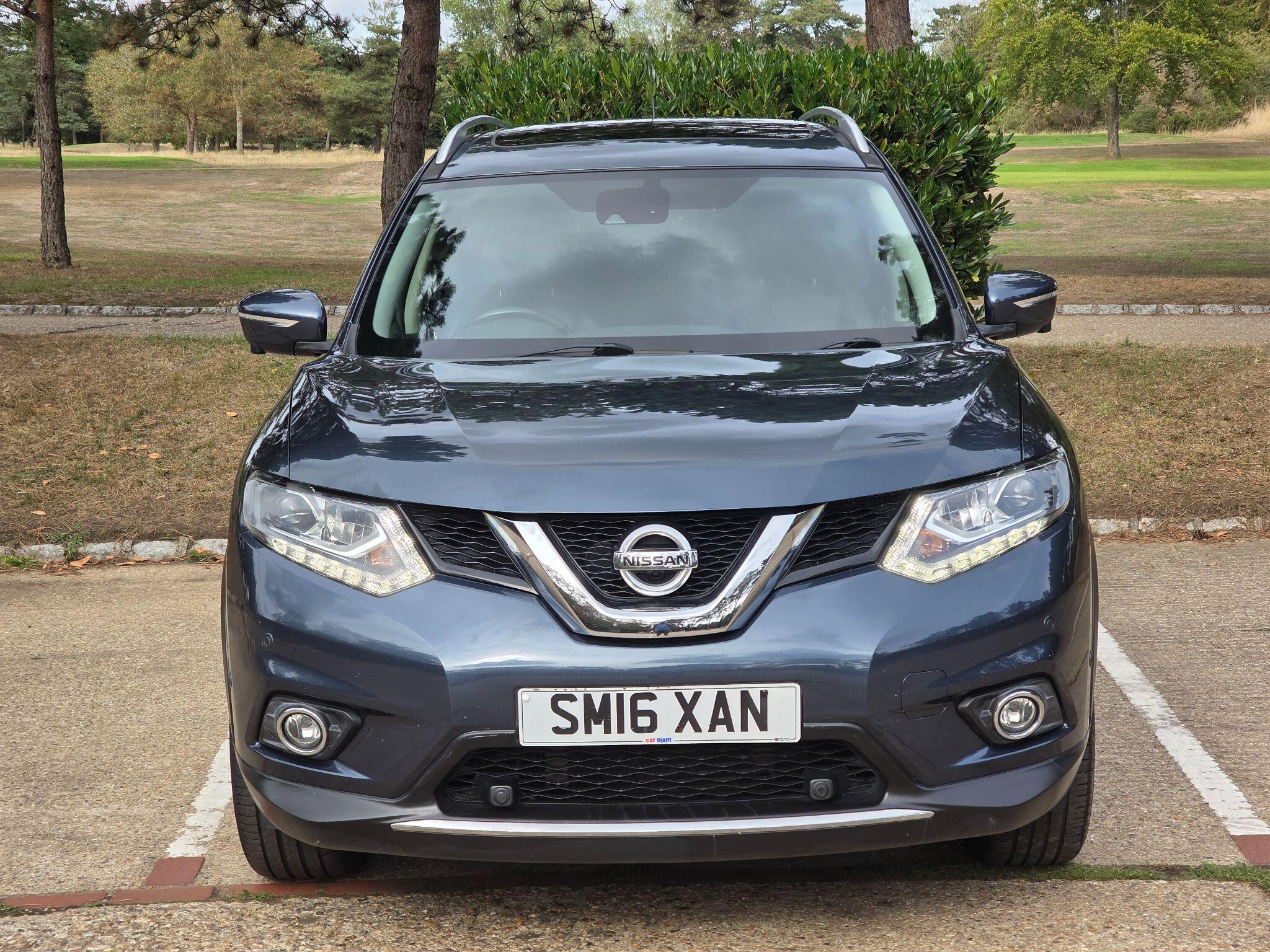 Nissan X-Trail view 3