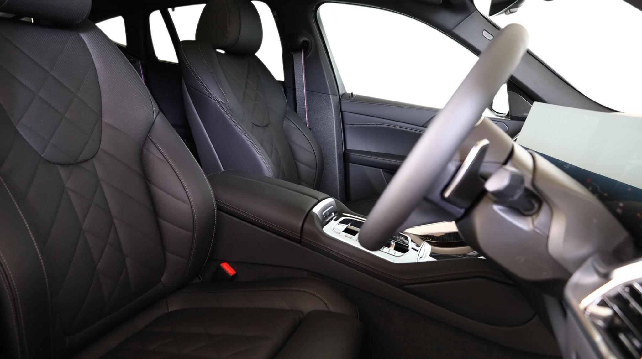 BMW X6 view 11