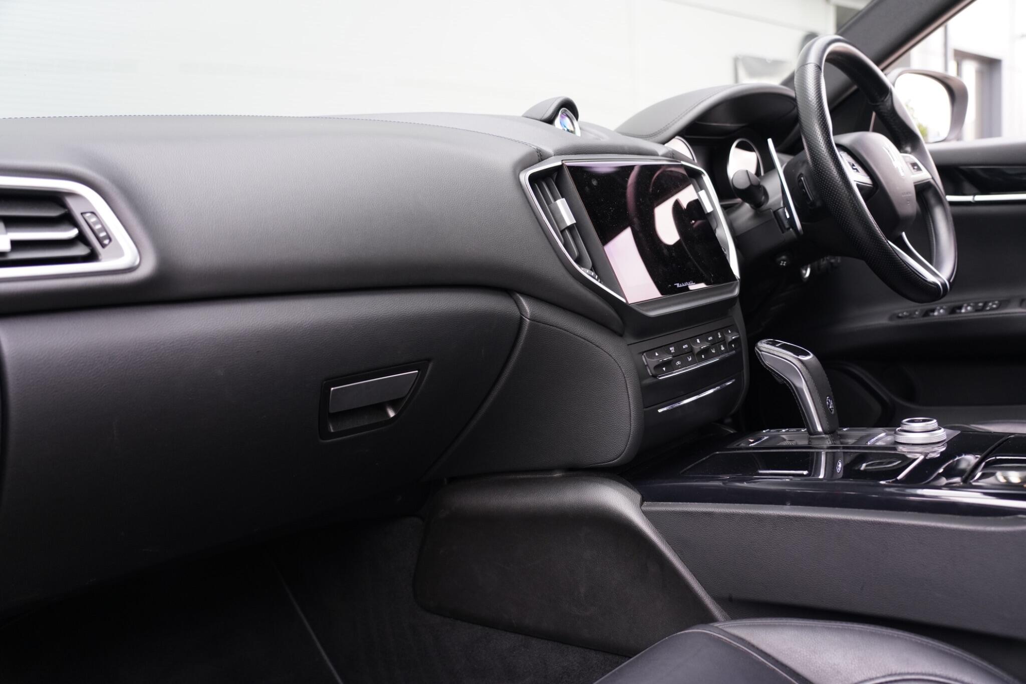 Maserati Ghibli view 14