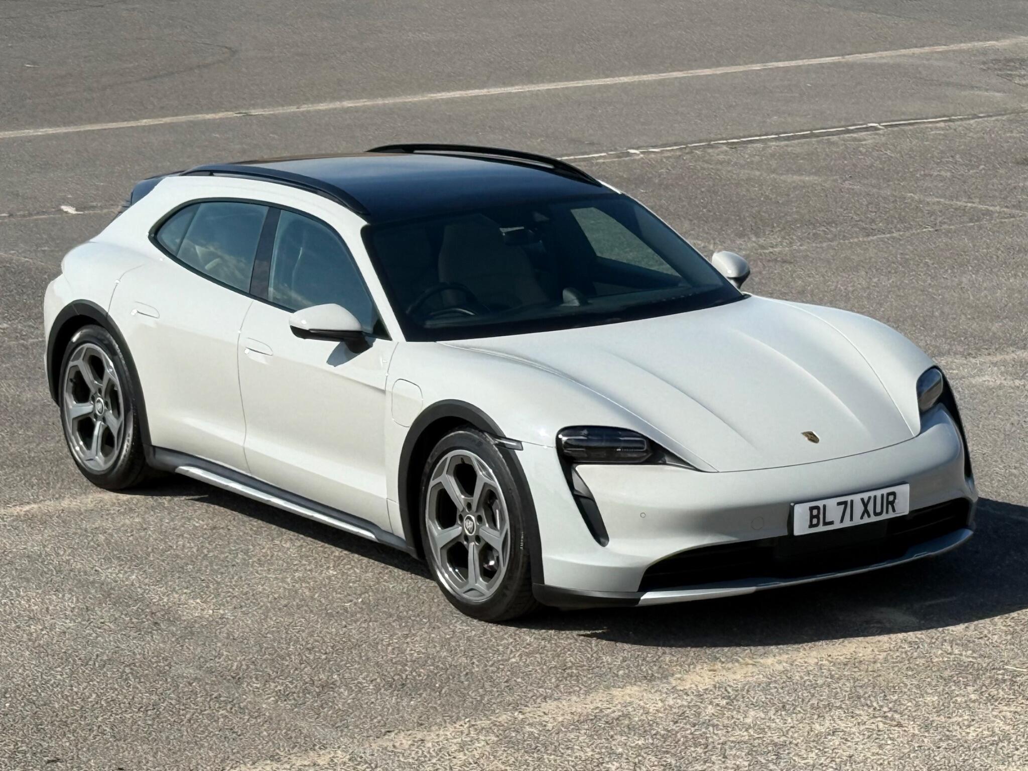 Porsche Taycan view 10