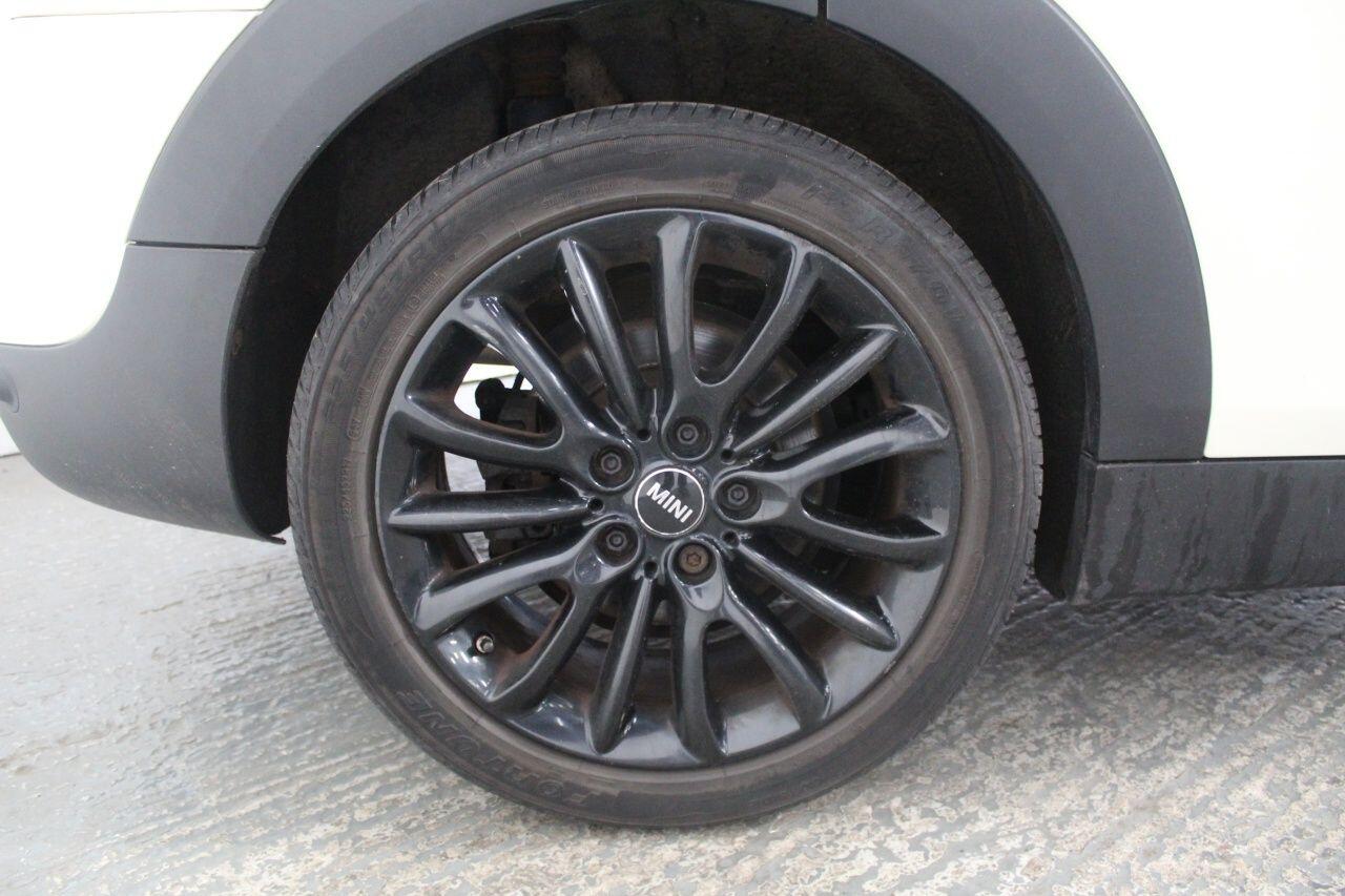 MINI Clubman view 56