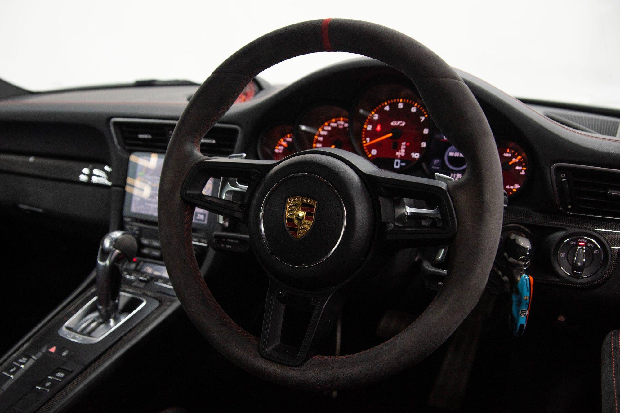 Porsche 911 view 31