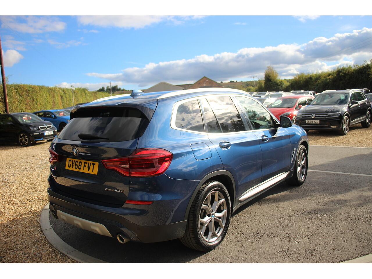 BMW X3 view 11