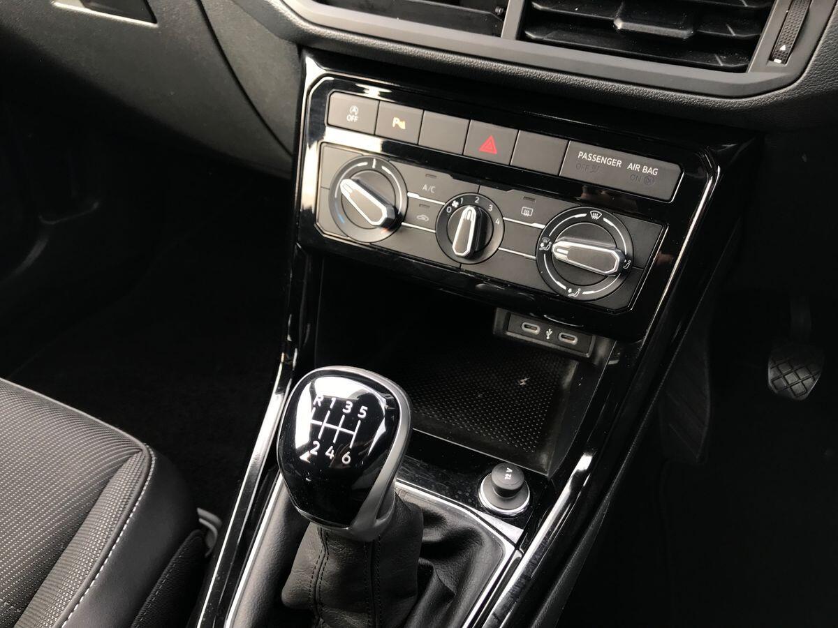 Volkswagen T-Cross view 18