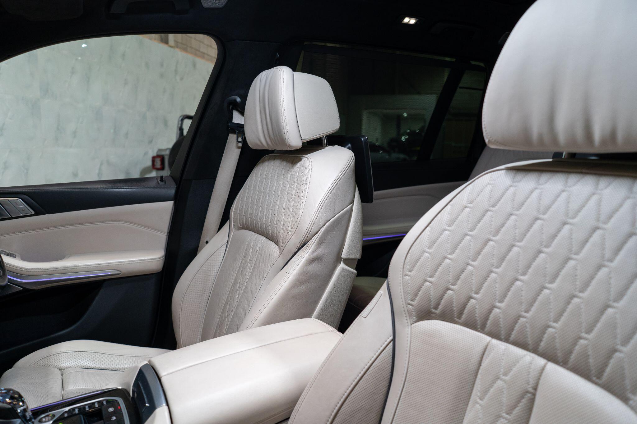 BMW X7 view 37