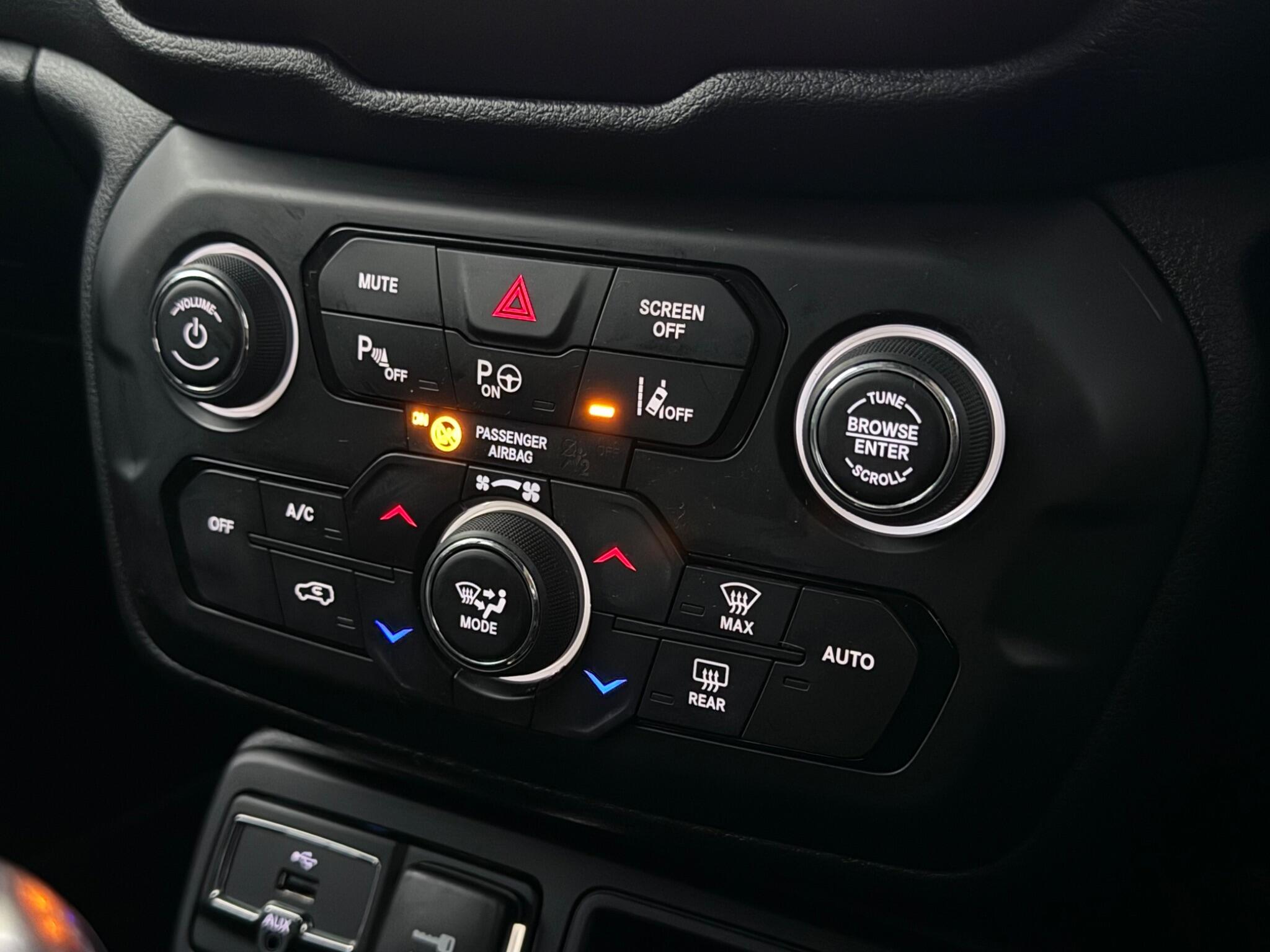 Jeep Renegade view 22