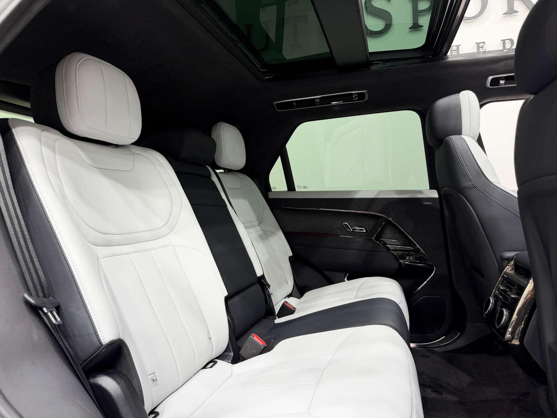 Land Rover Range Rover Sport view 13