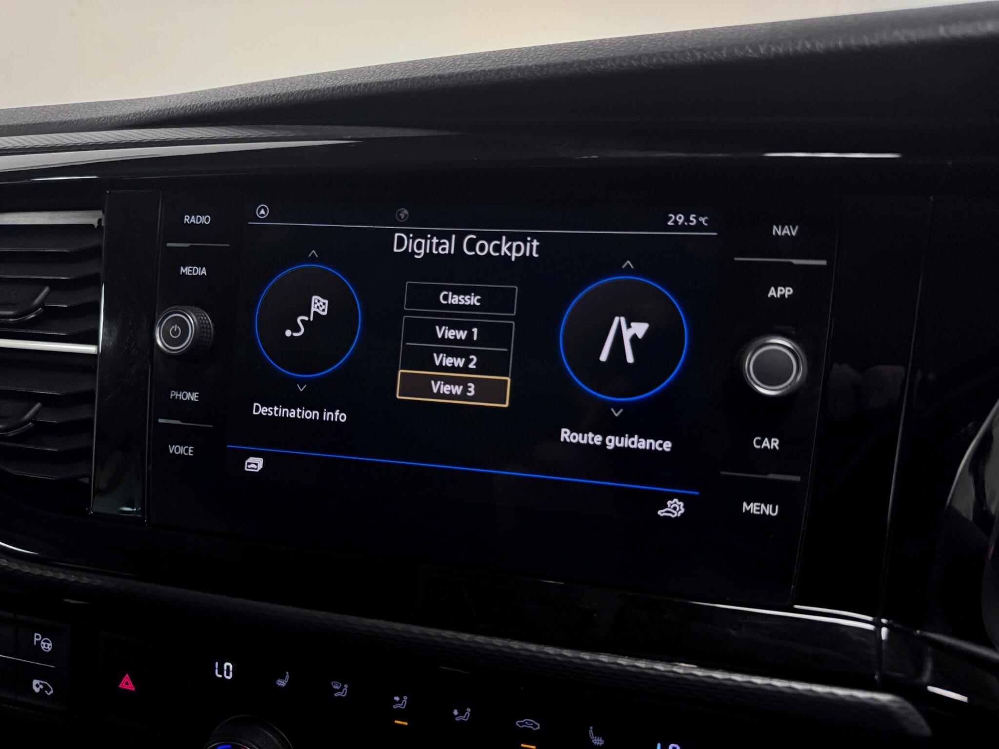 Volkswagen Caravelle view 47