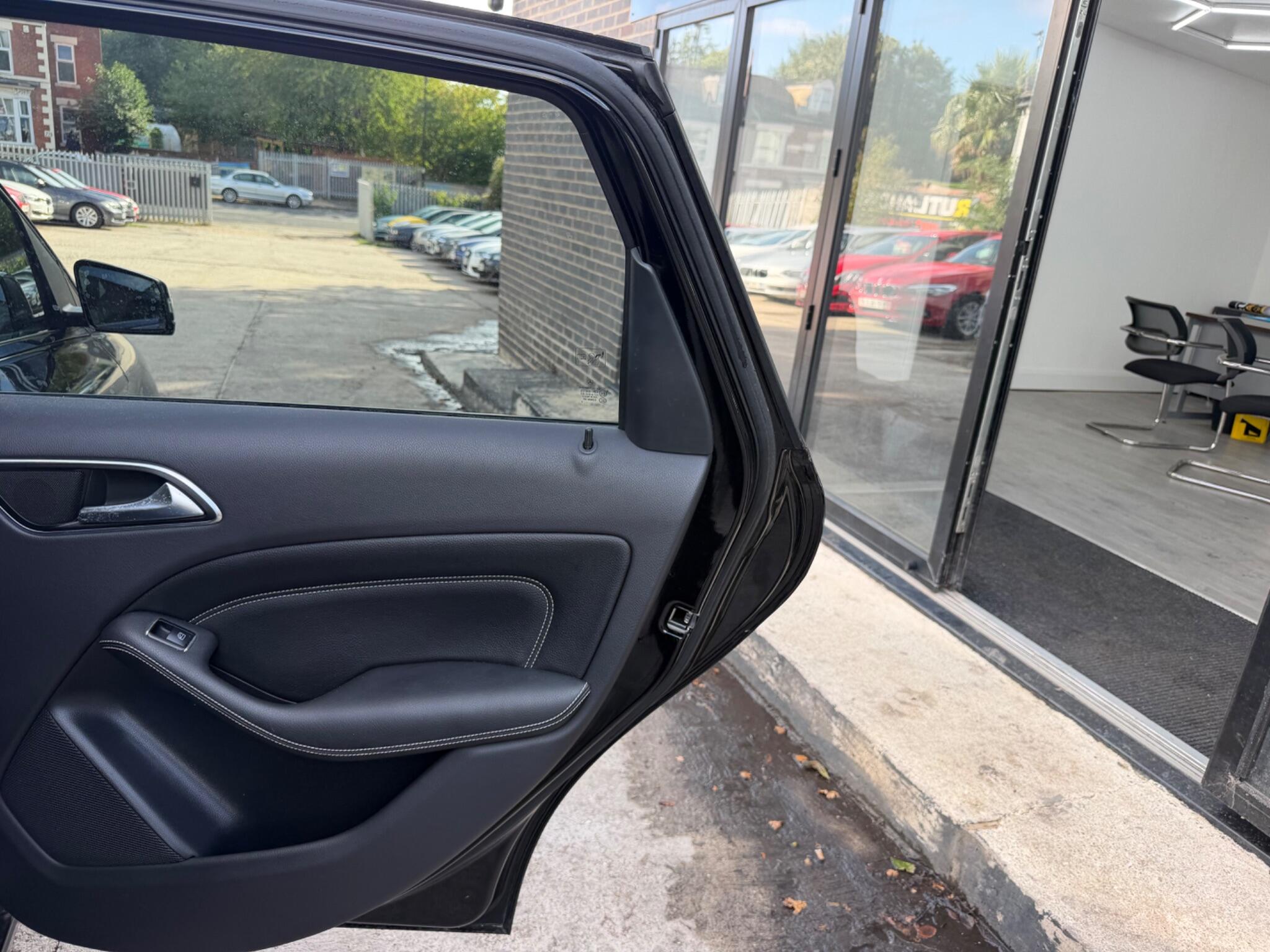 Mercedes-Benz B-Class view 19