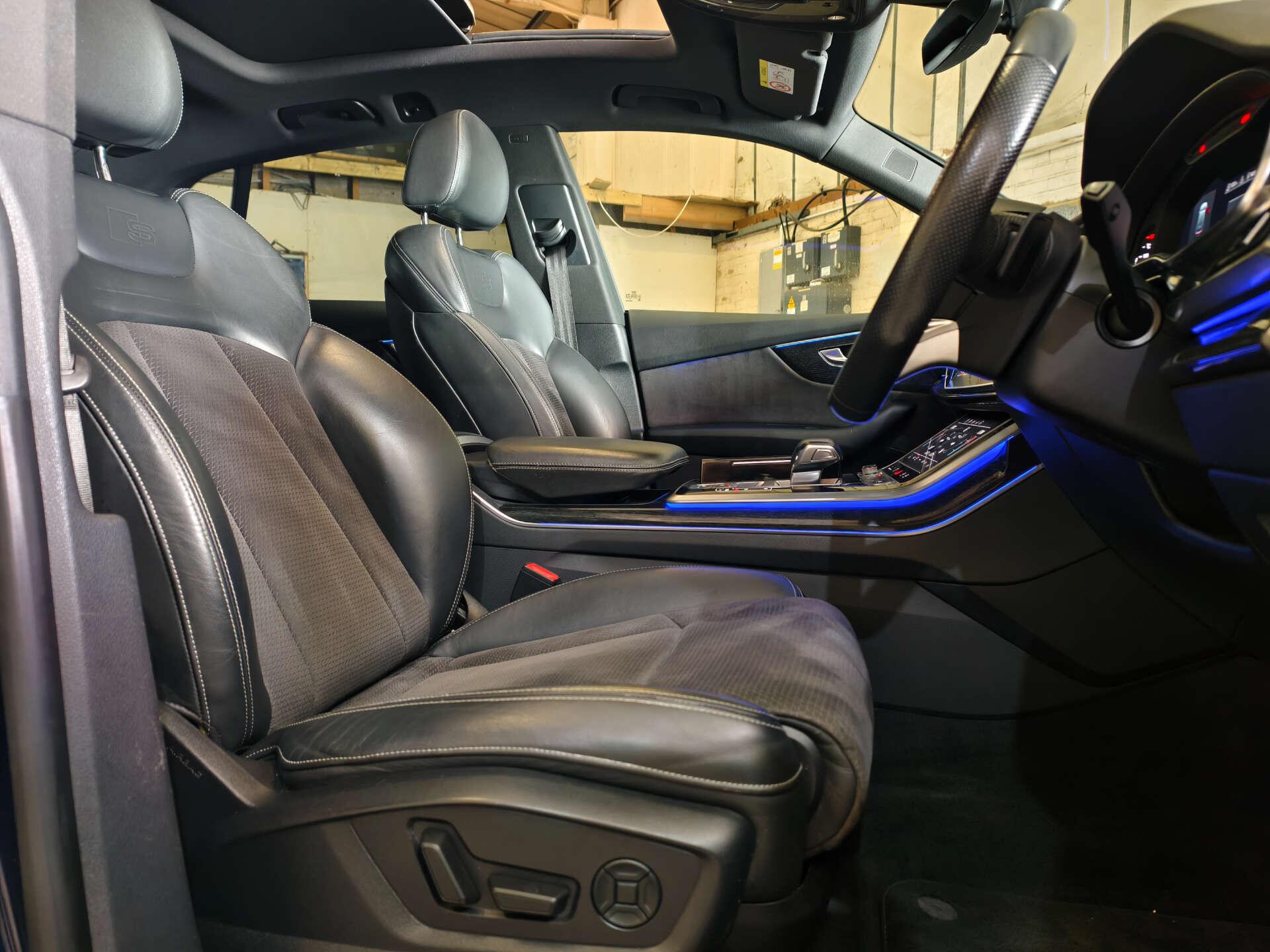 Audi Q8 view 18
