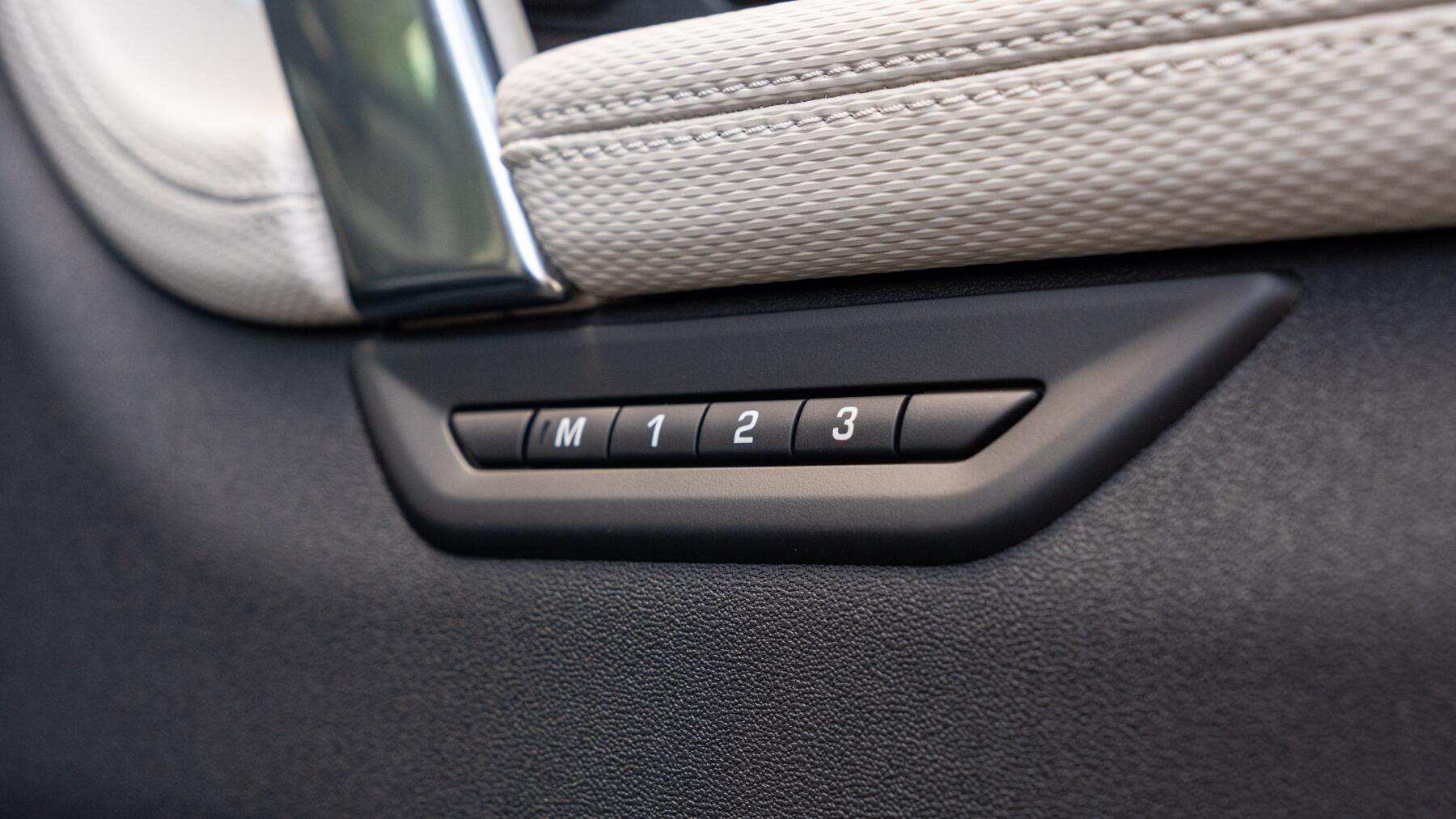 Land Rover Discovery Sport view 73