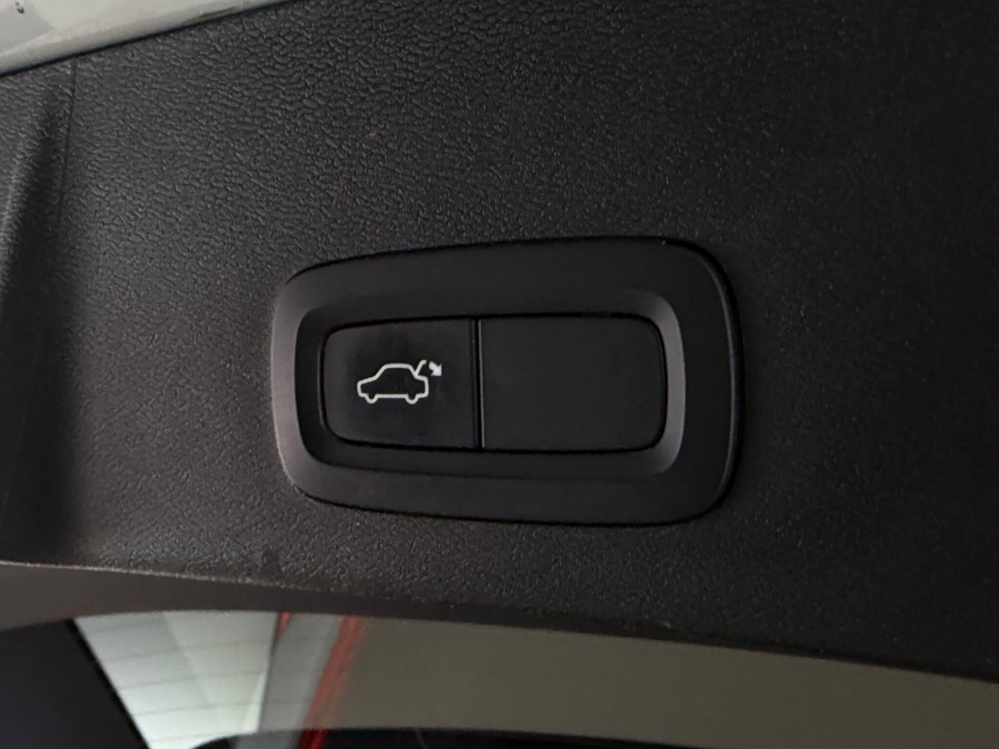 Volvo XC40 view 11
