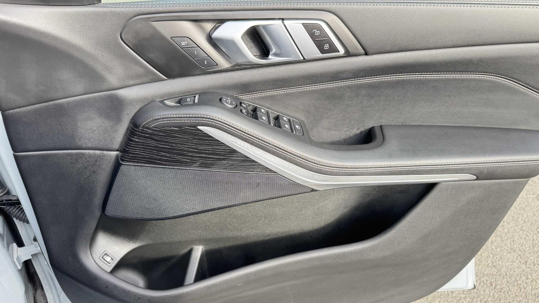 BMW X5 view 24