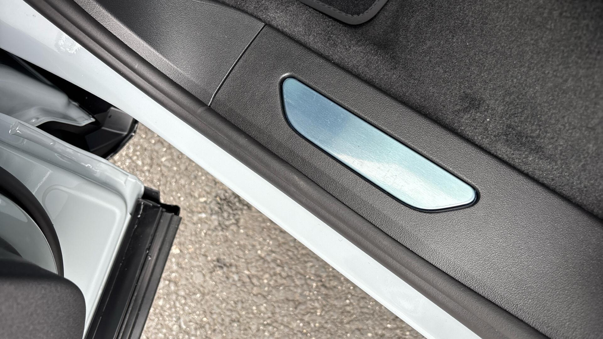 Land Rover Range Rover Evoque view 32