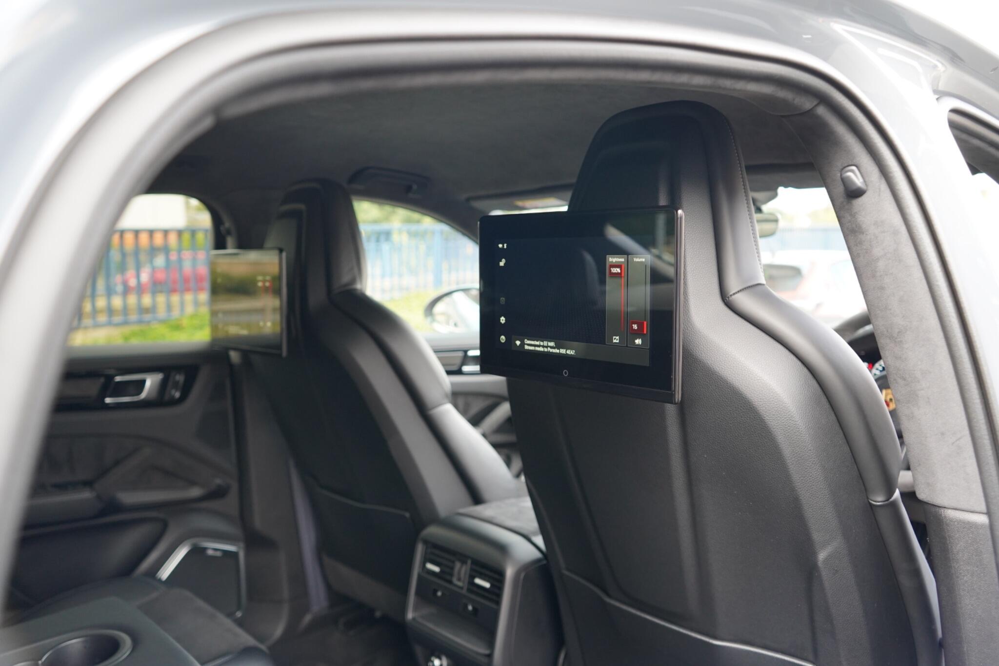Porsche Cayenne view 29