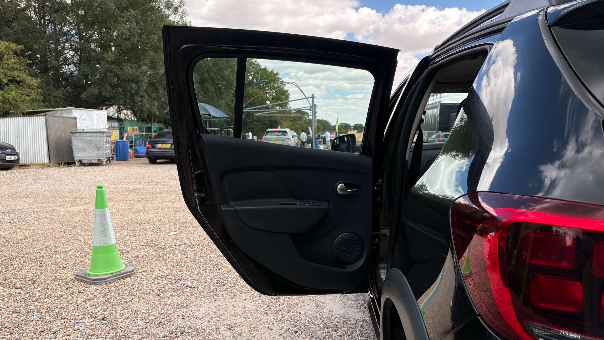 Dacia Sandero view 34