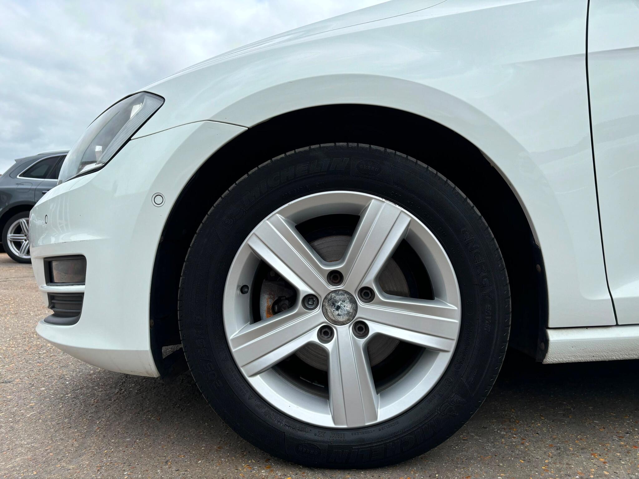 Volkswagen Golf view 24