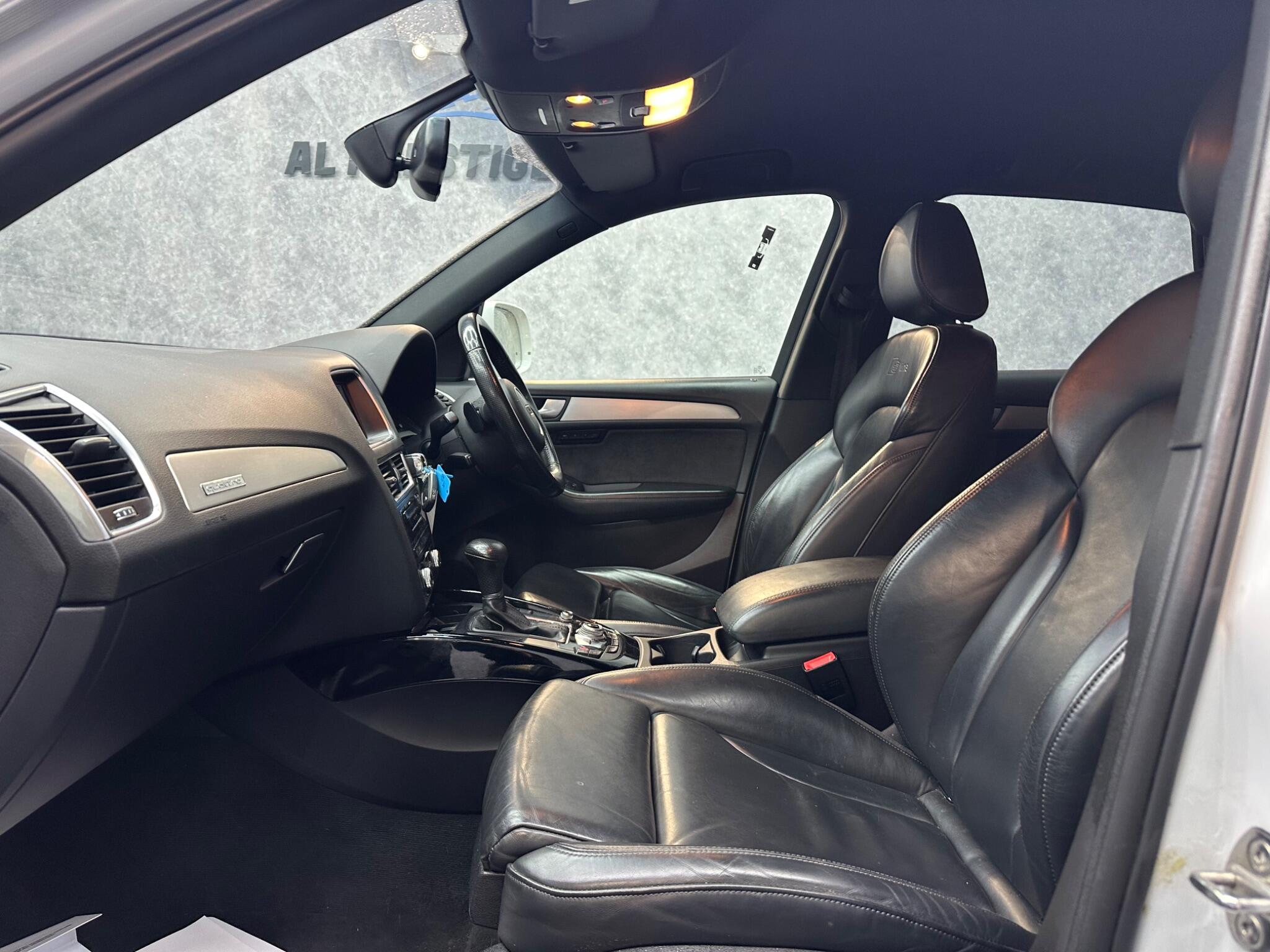 Audi Q5 view 3
