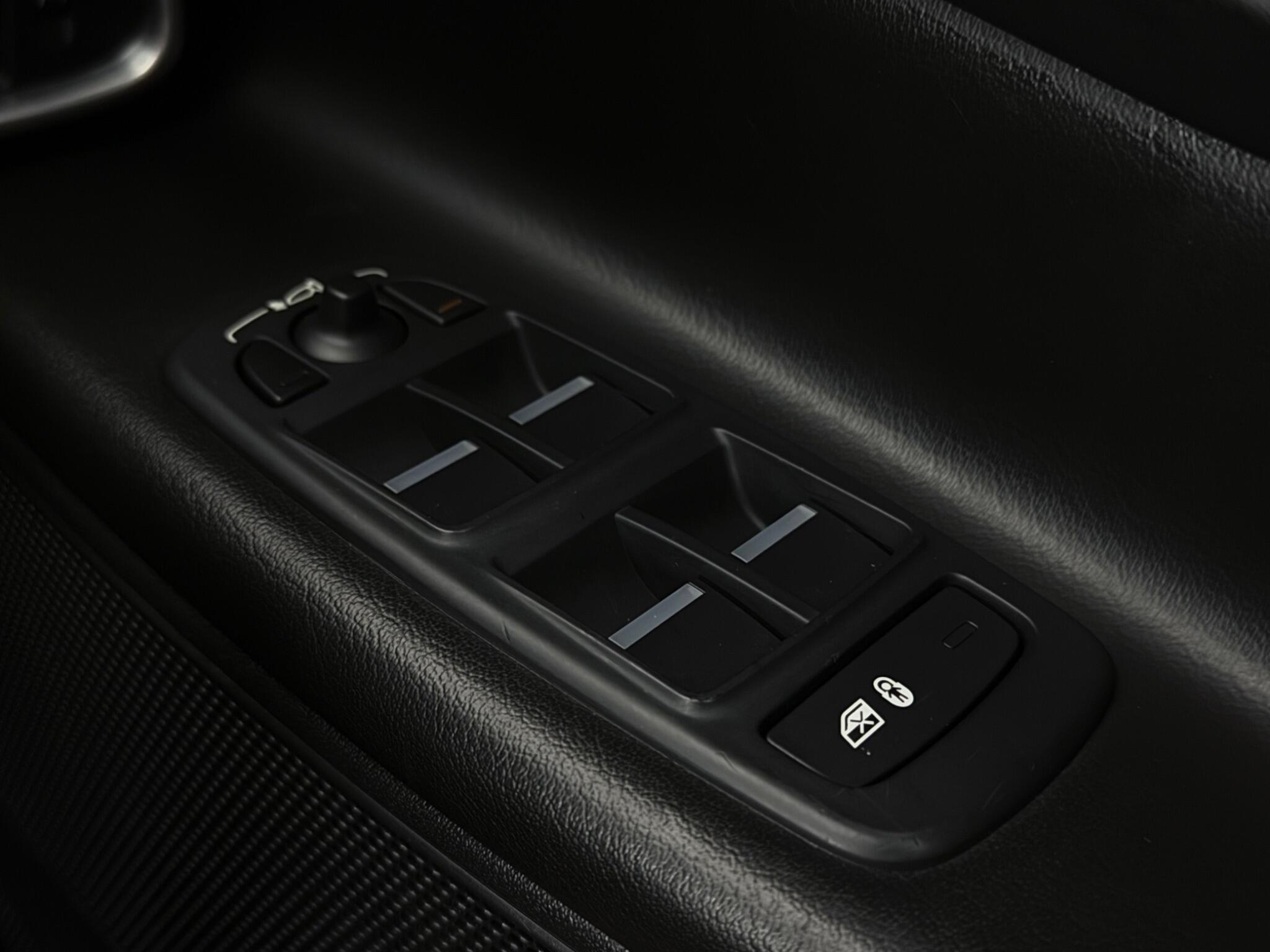 Jaguar Xe view 27