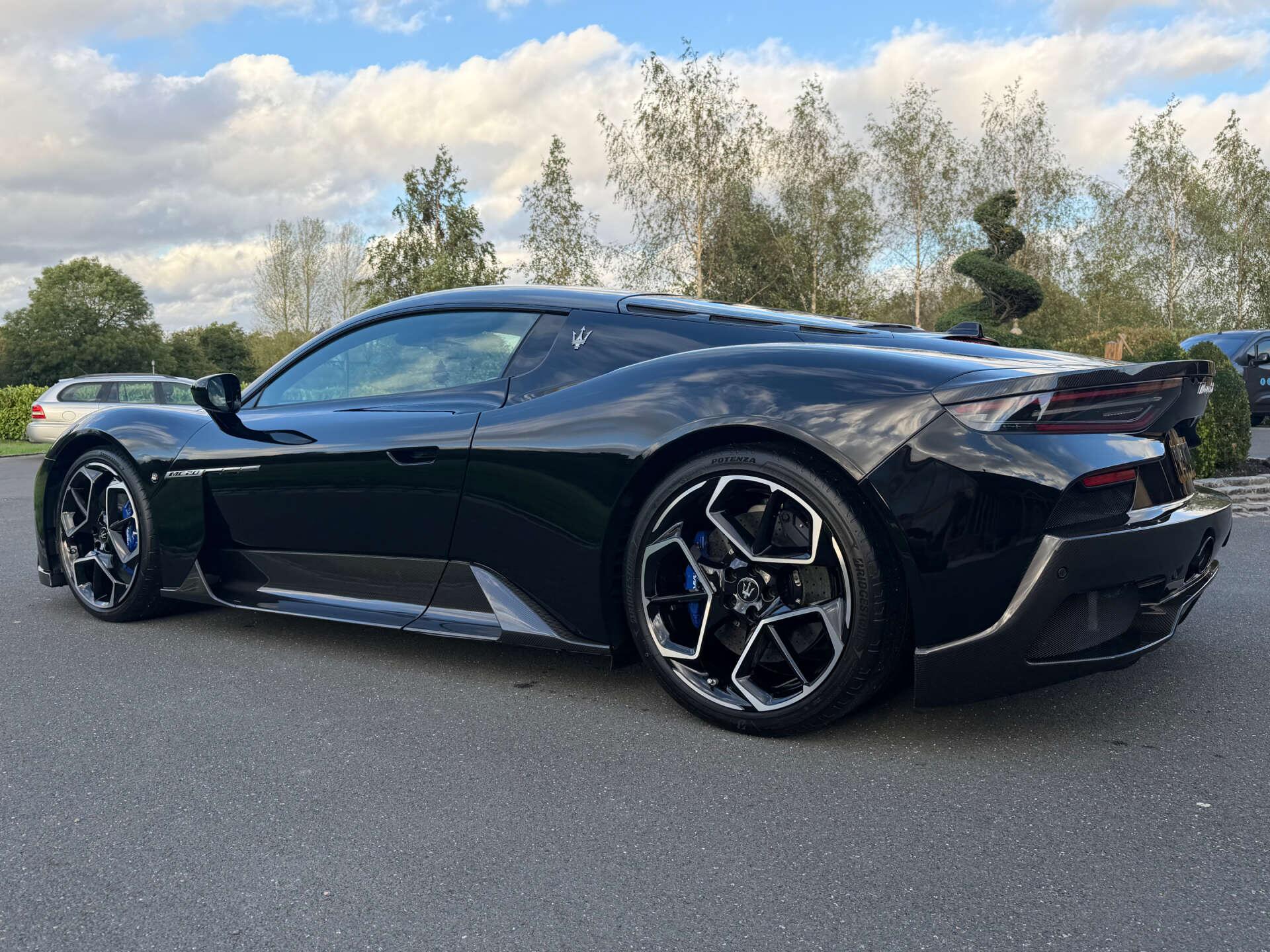 Maserati MC20 view 10