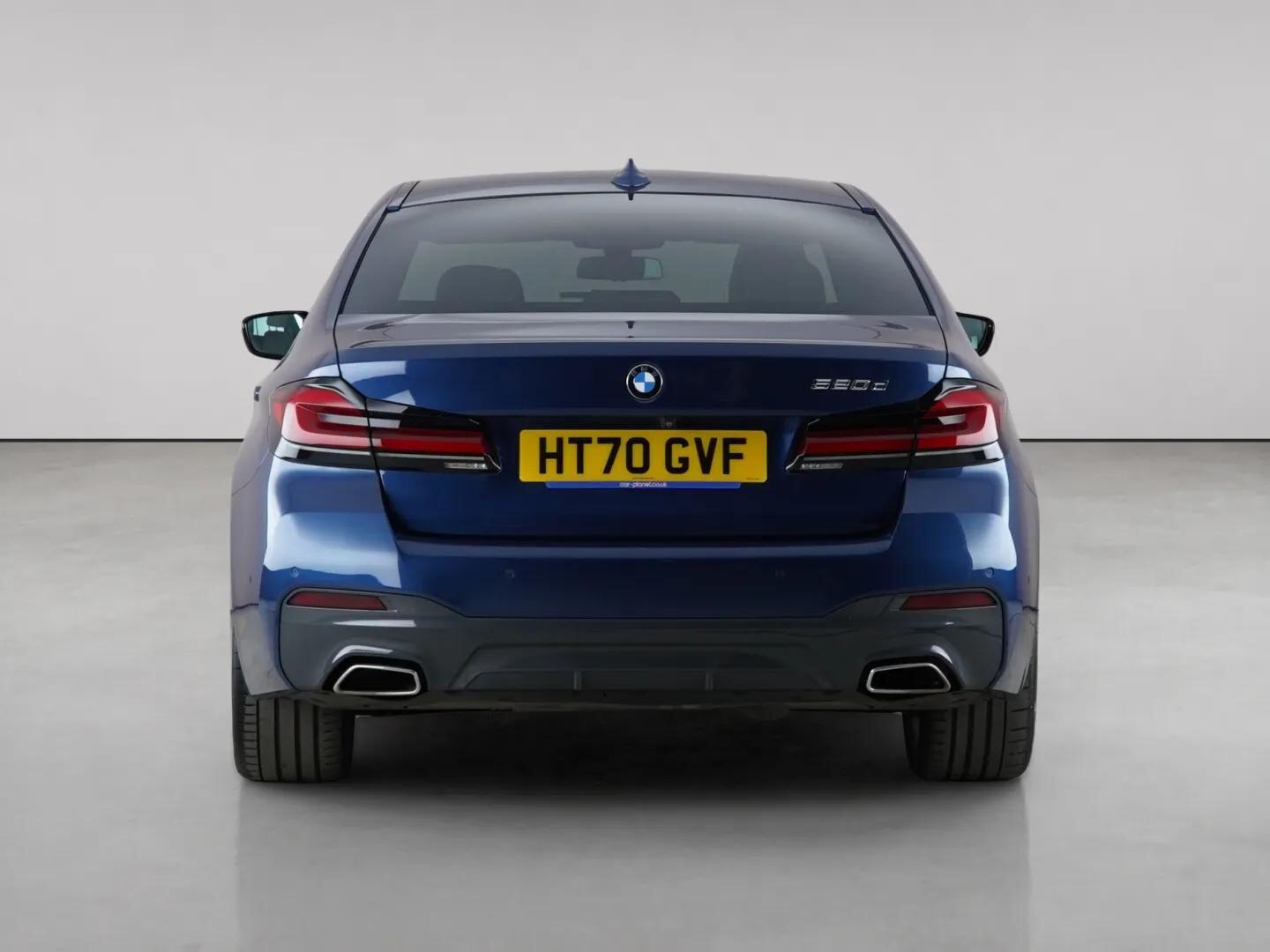 BMW 5 Series view 6