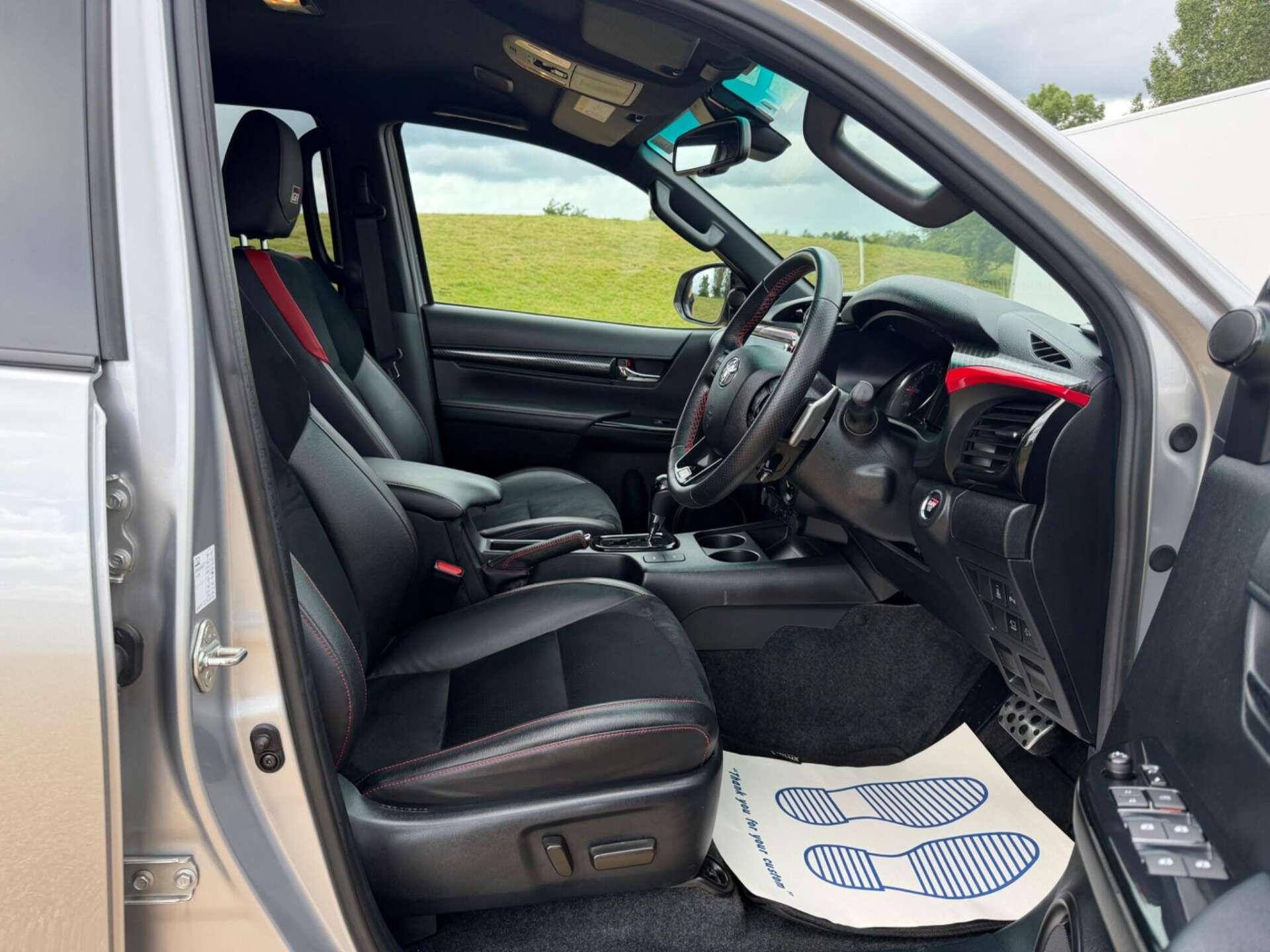 Toyota Hilux view 9