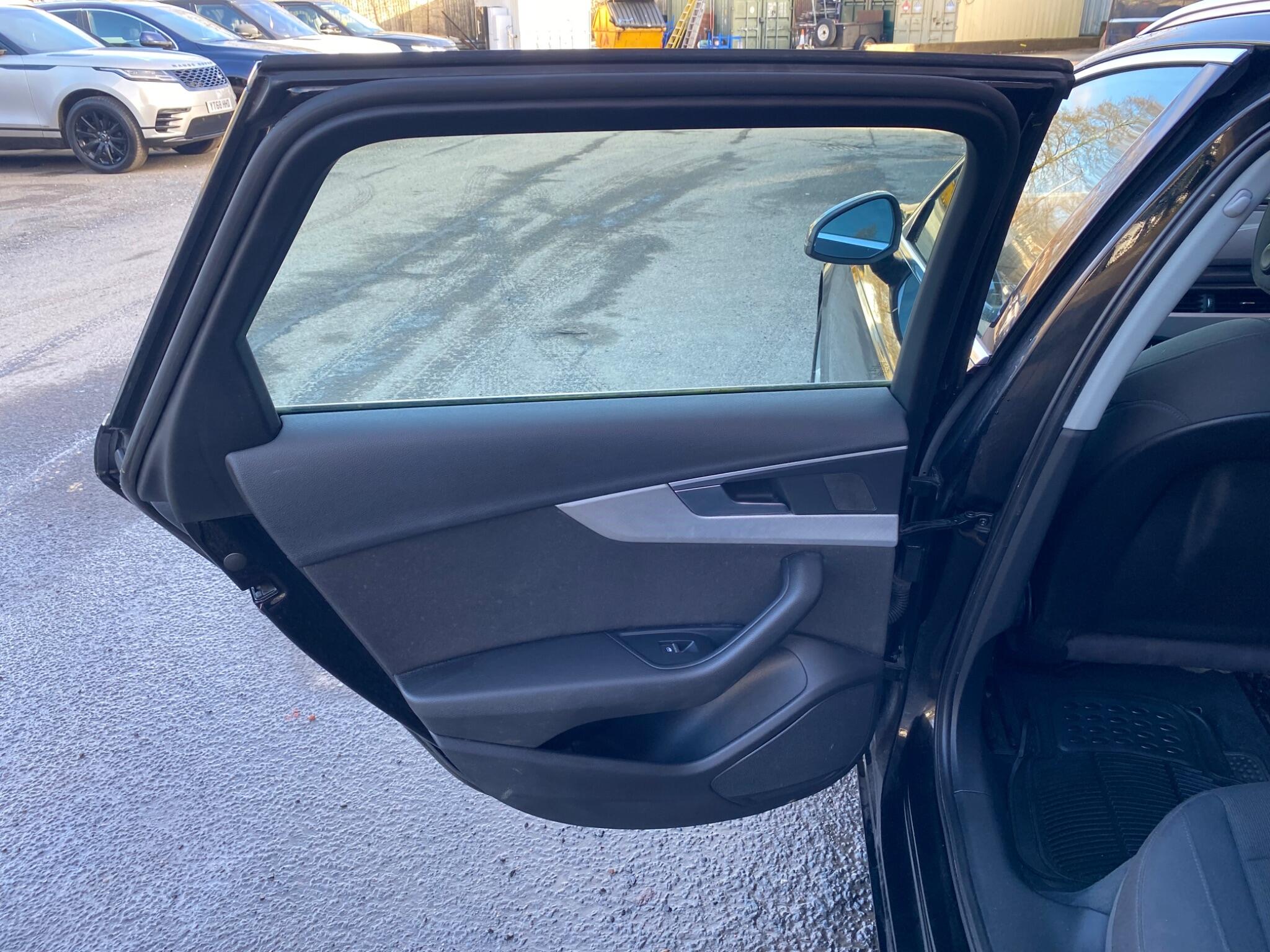 Audi A4 view 43