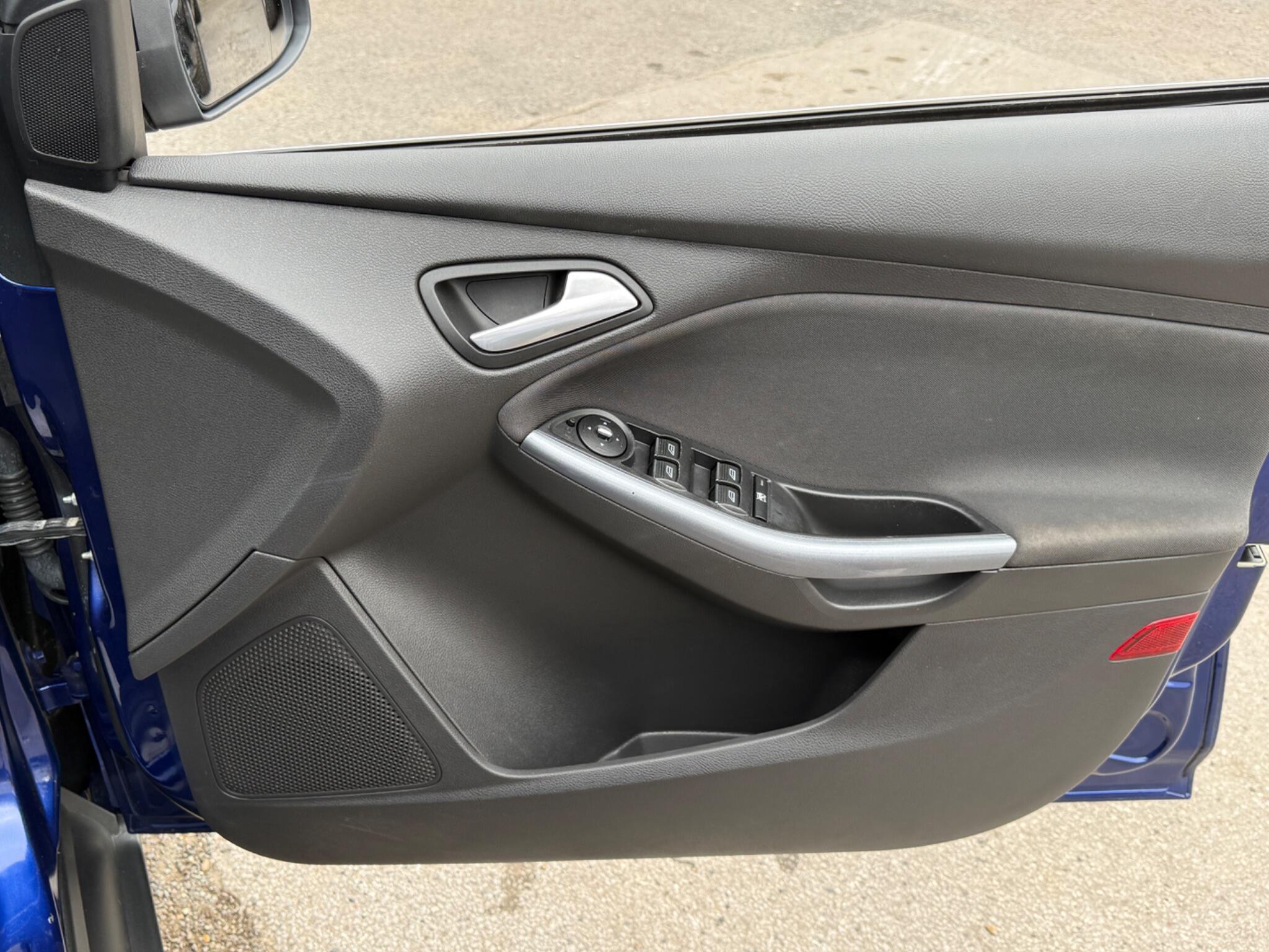 Ford Focus - Image 33