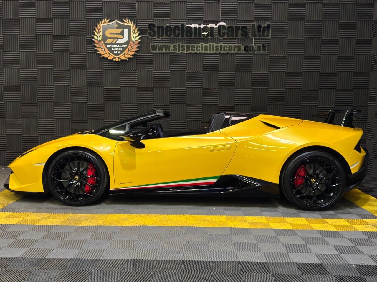 Lamborghini Performante Spyder view 25