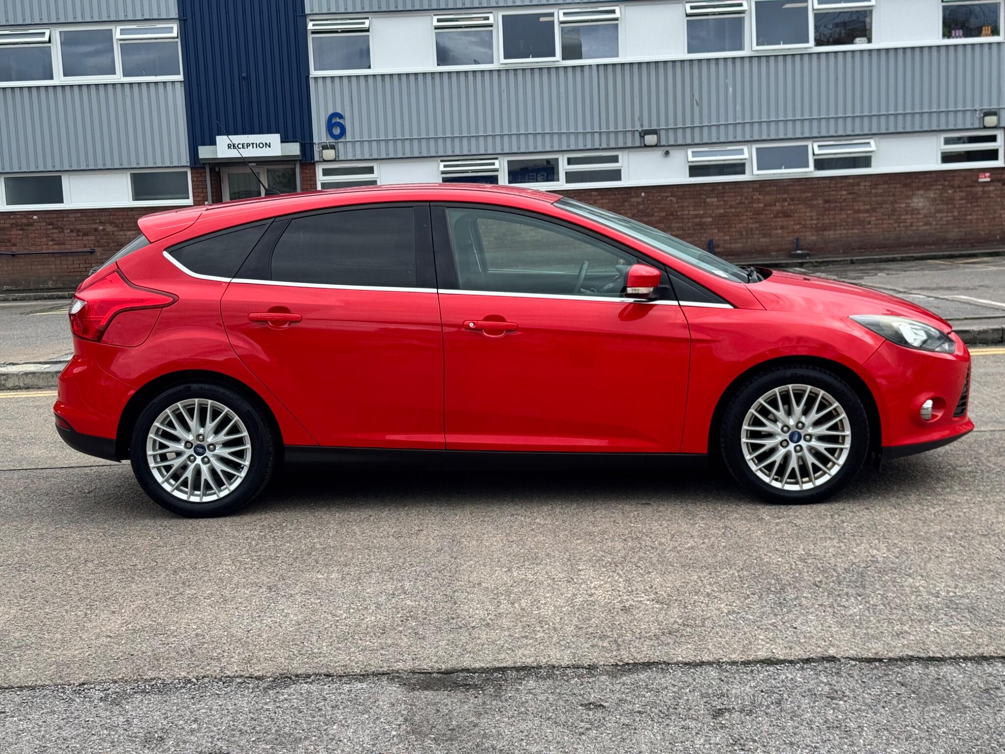 Ford Focus view 16