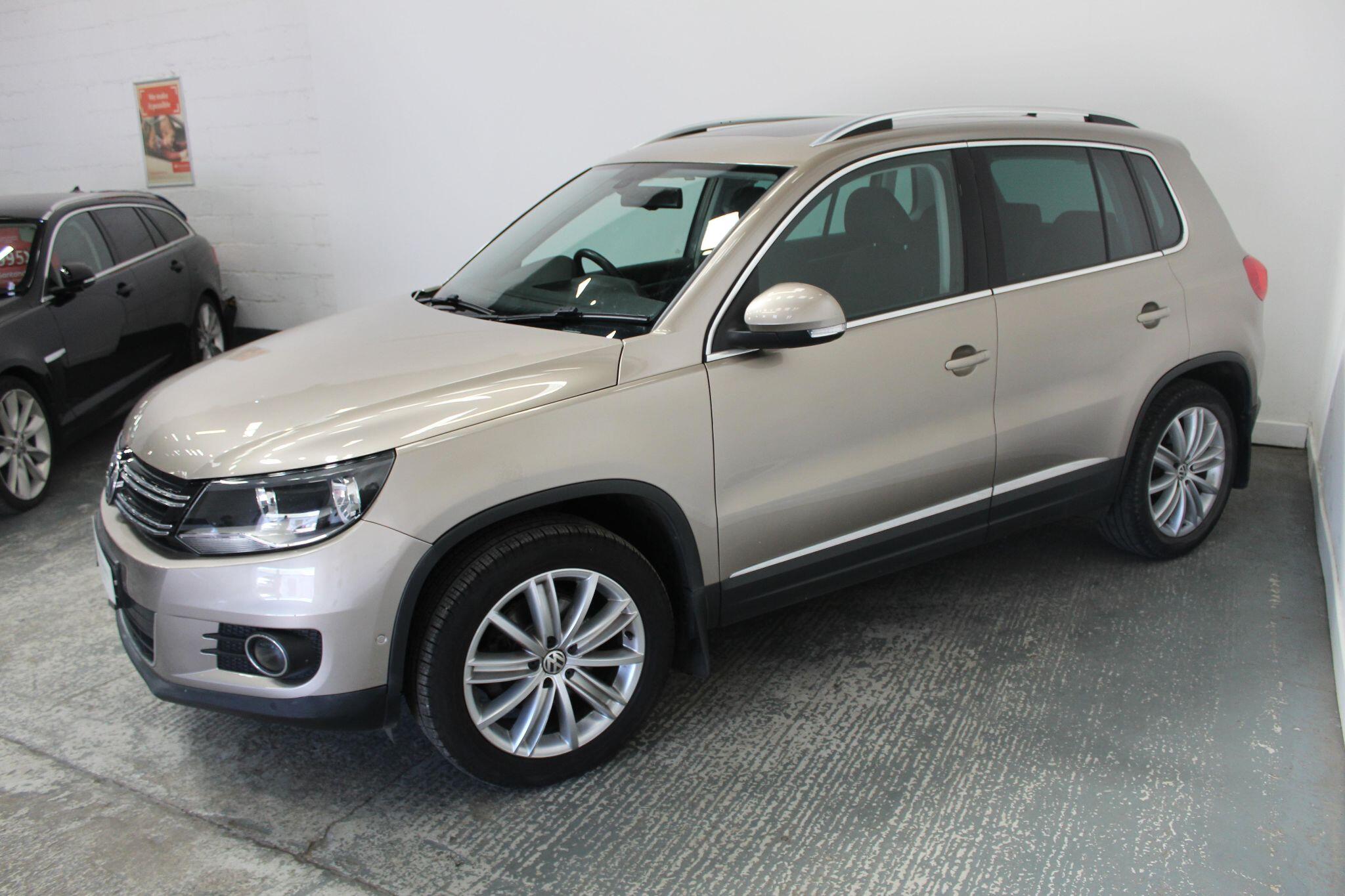 Volkswagen Tiguan view 5