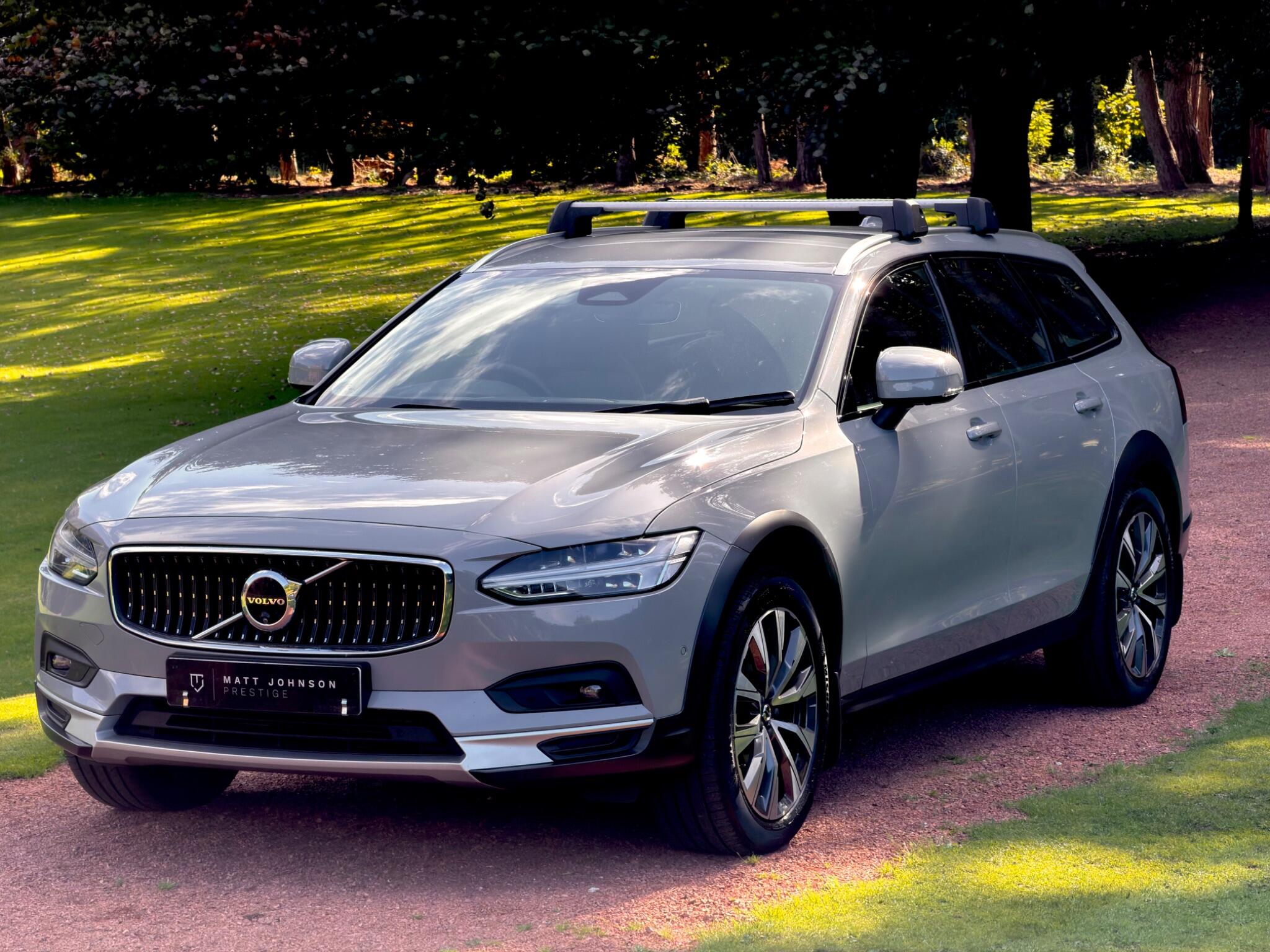 Volvo V90 Cross Country view 12