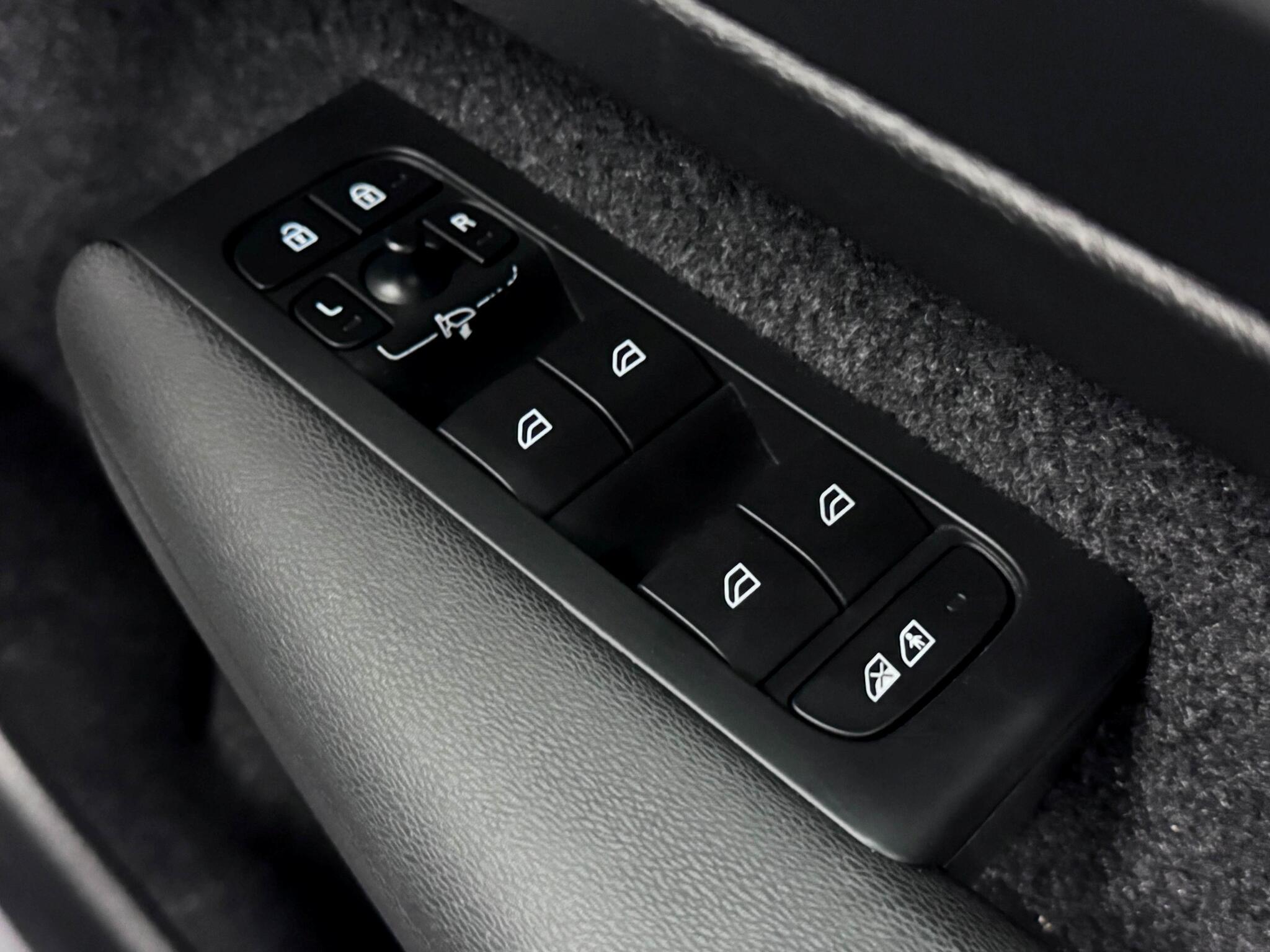 Volvo XC40 view 17