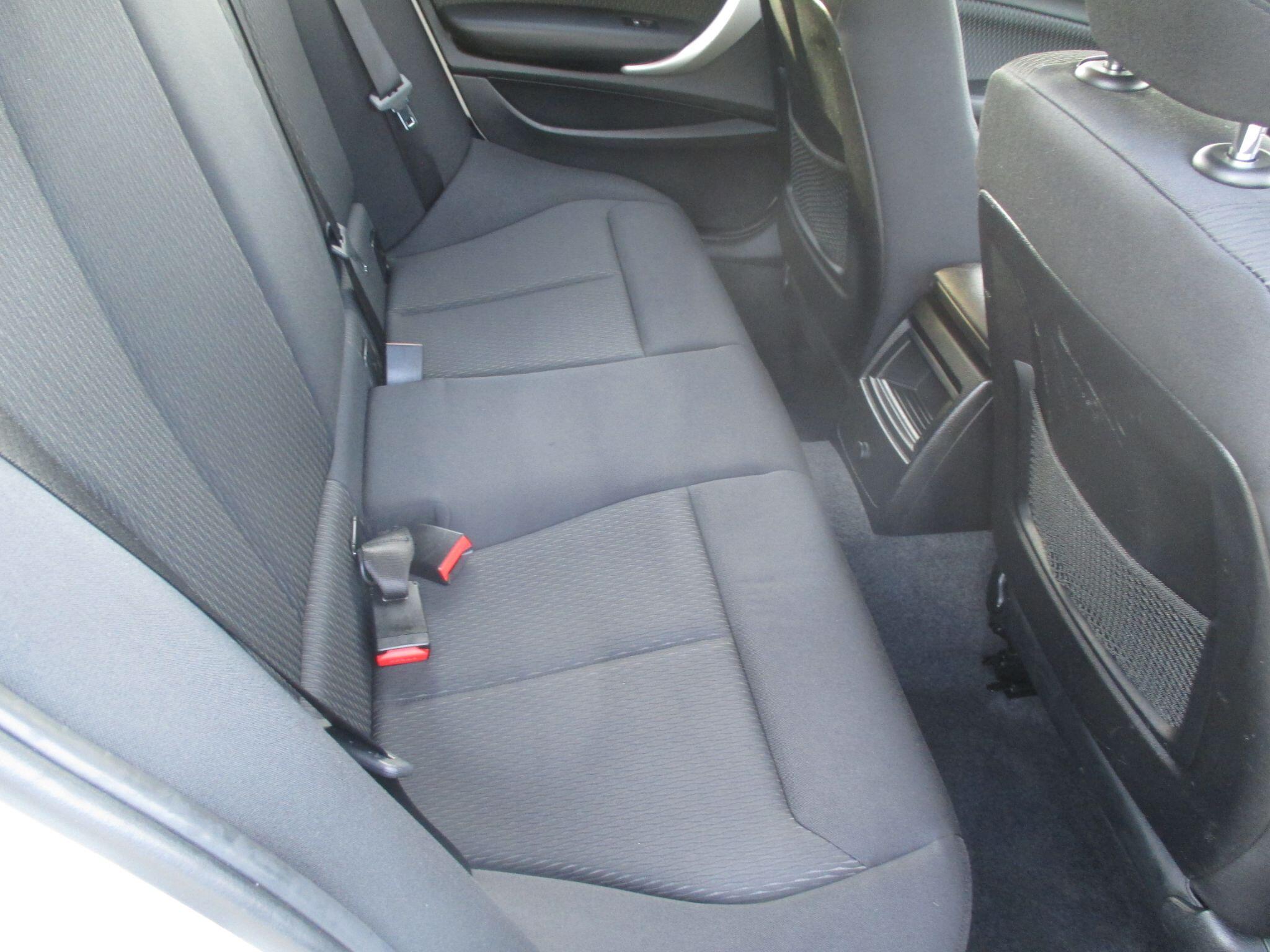 BMW 1 Series view 25