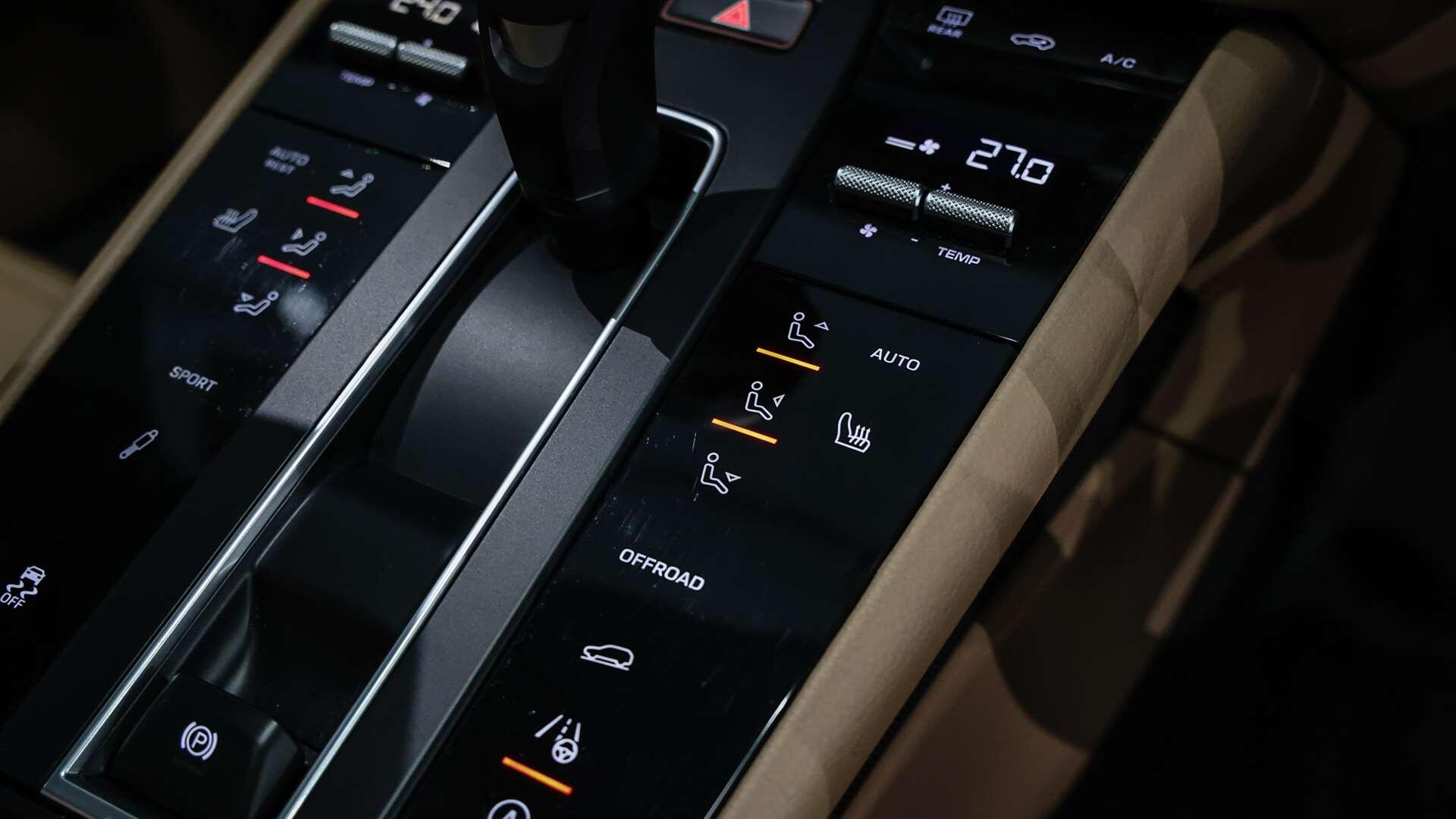 Porsche Macan view 23