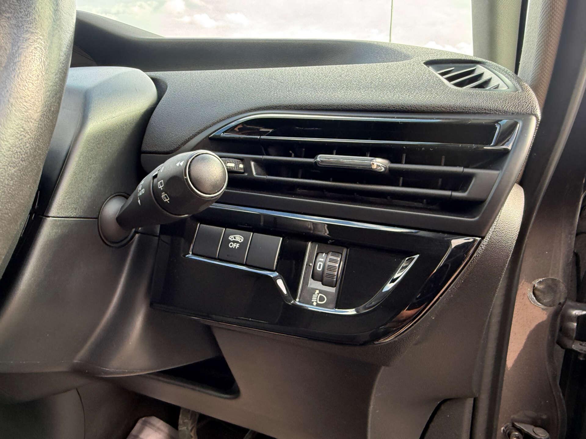 Citroen Grand C4 Picasso view 33