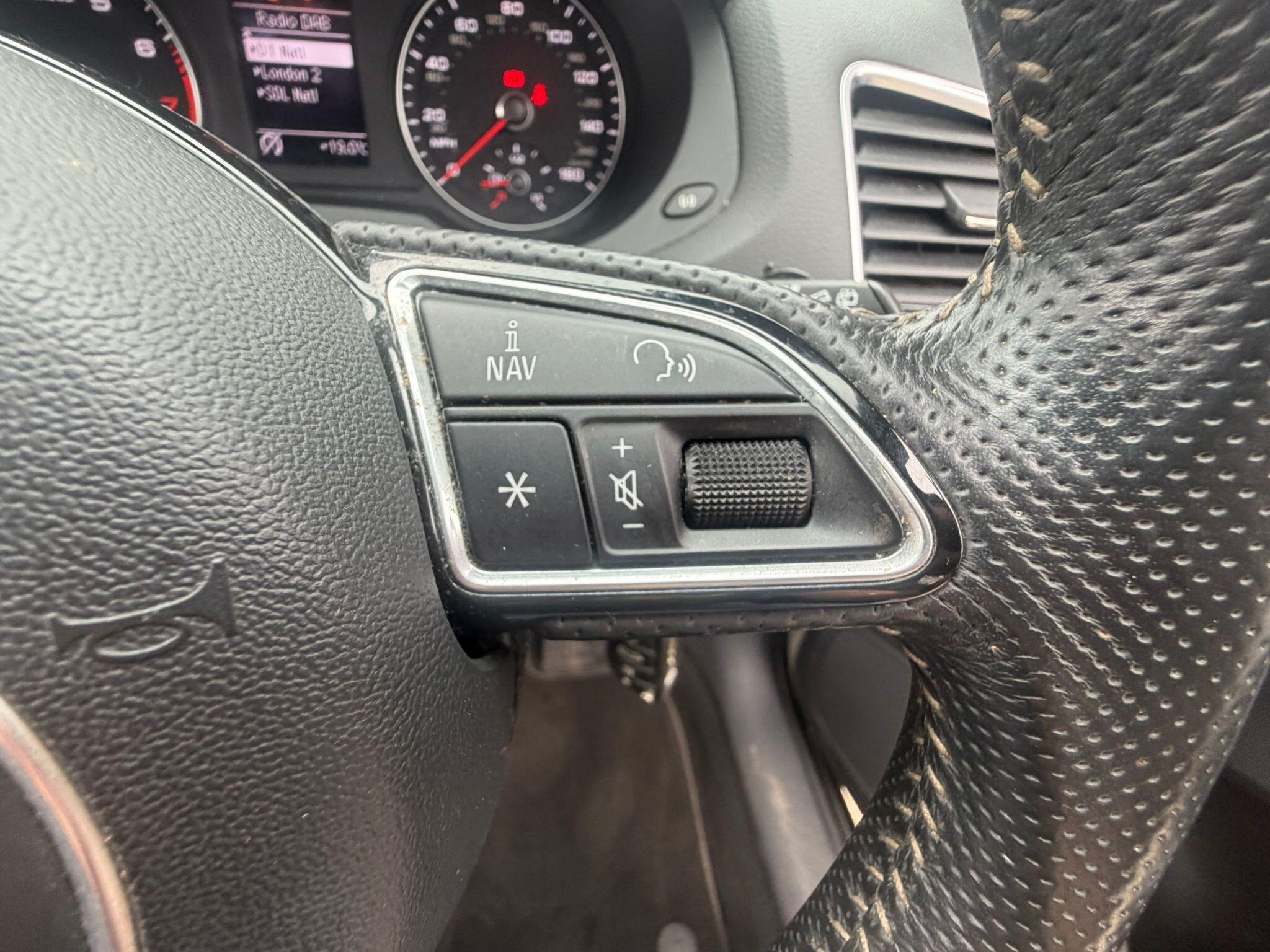 Audi Q3 view 20