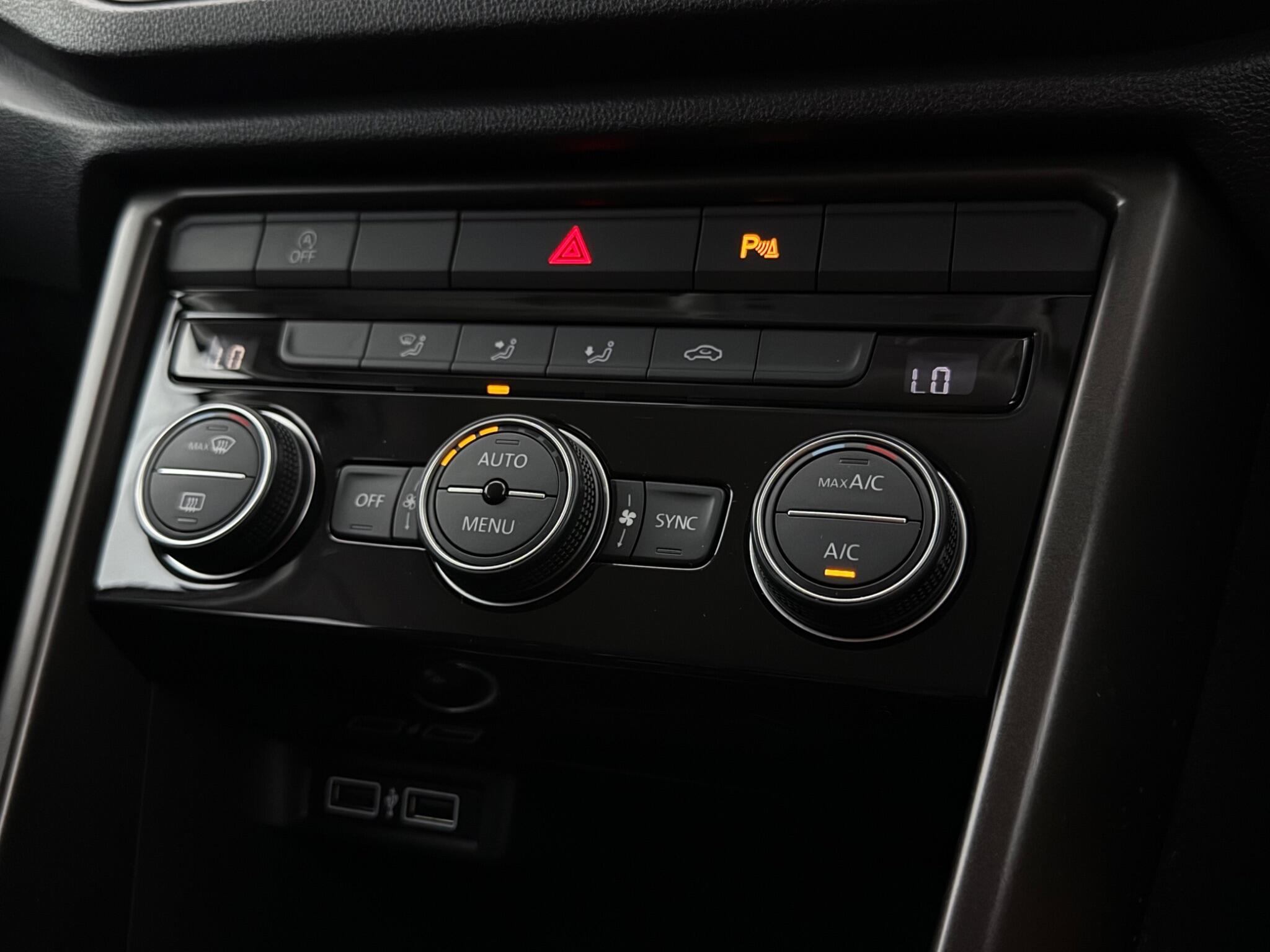 Volkswagen T-Roc view 29