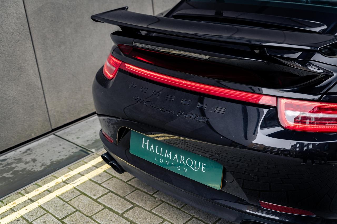 Porsche 911 view 10