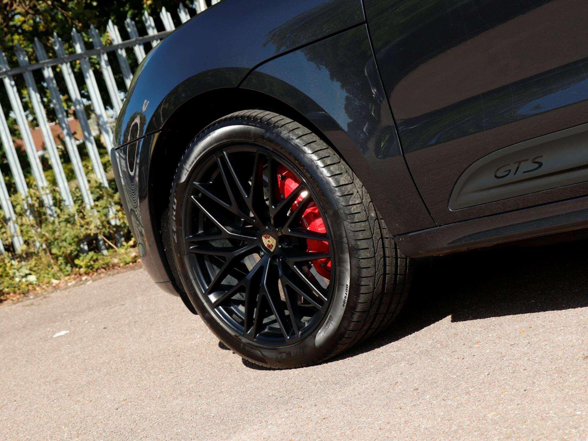 Porsche Macan view 33