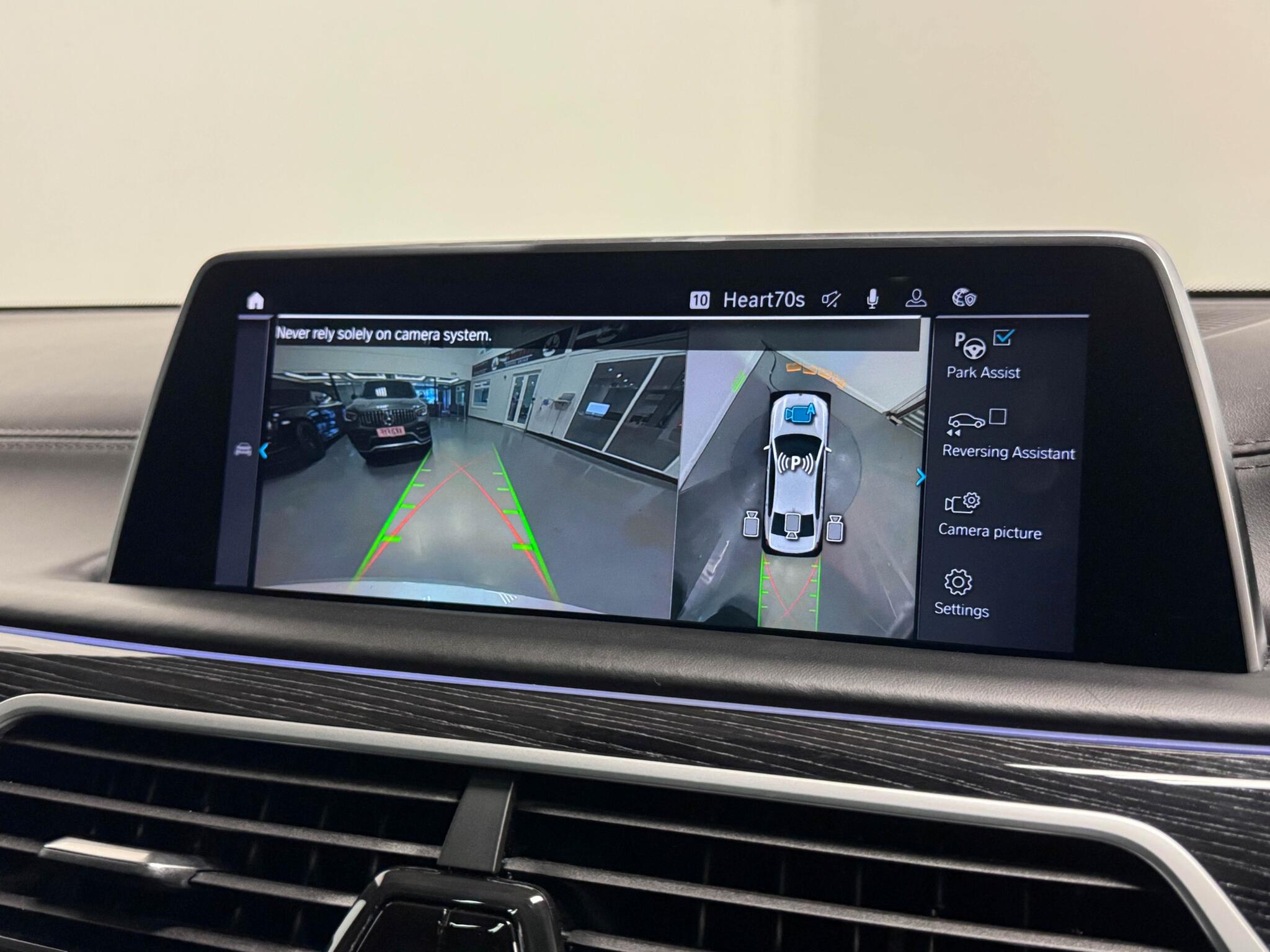 BMW 7 Series view 11