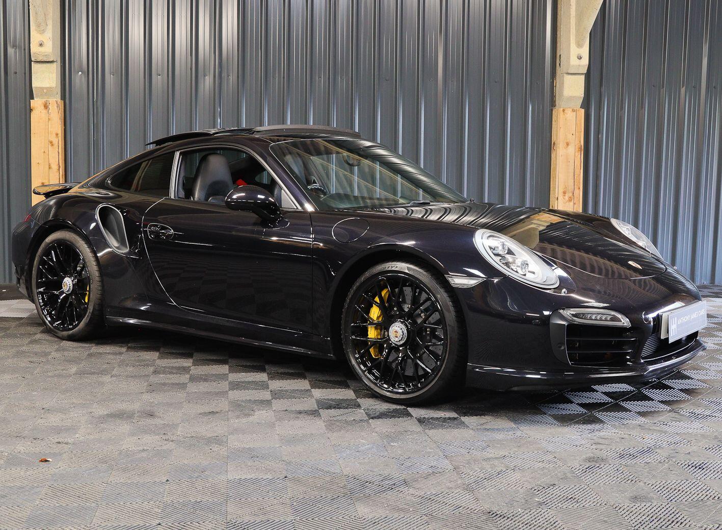 Porsche 911 view 34