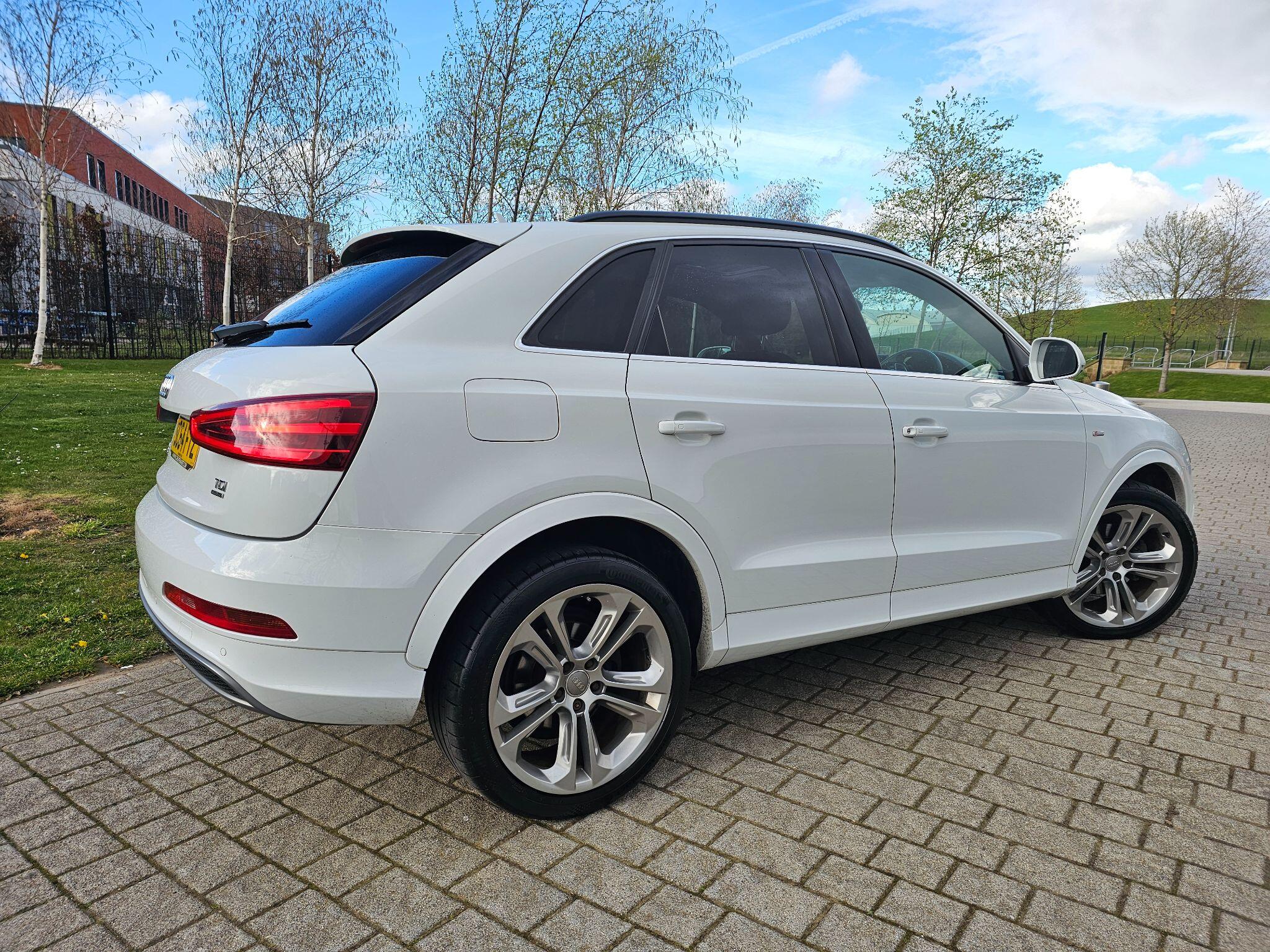 Audi Q3 view 15