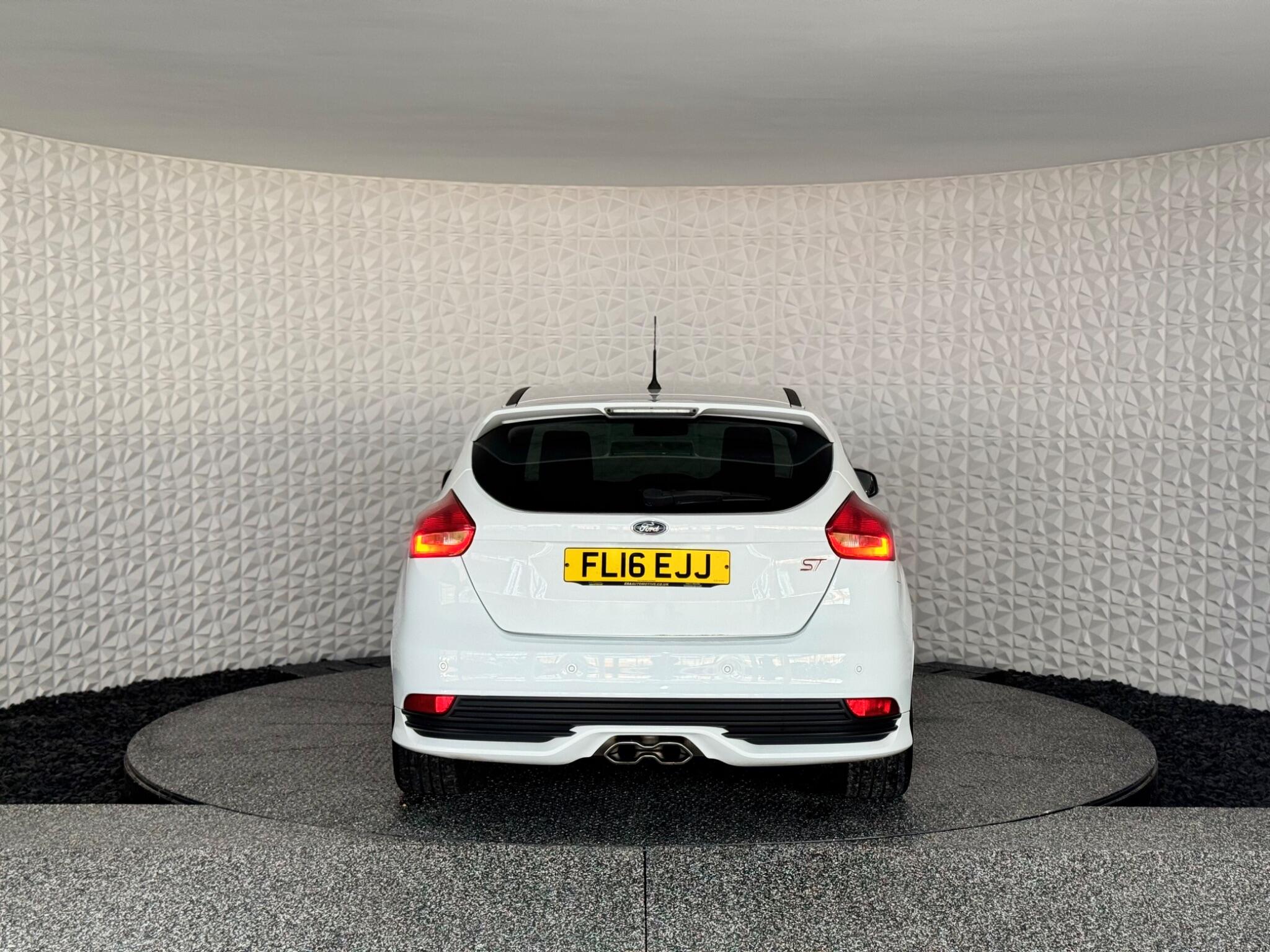 Ford Focus view 15
