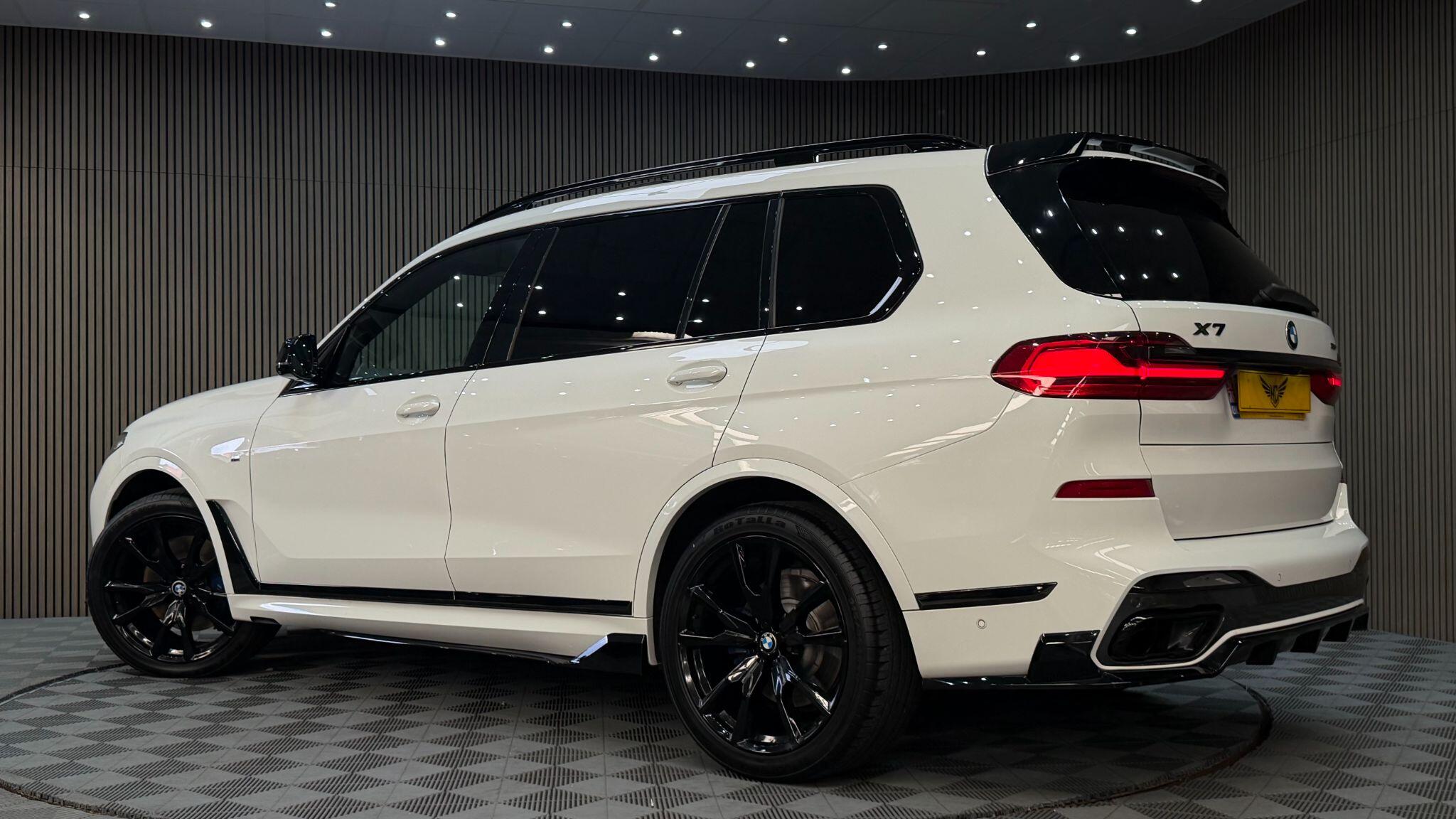 BMW X7 view 2